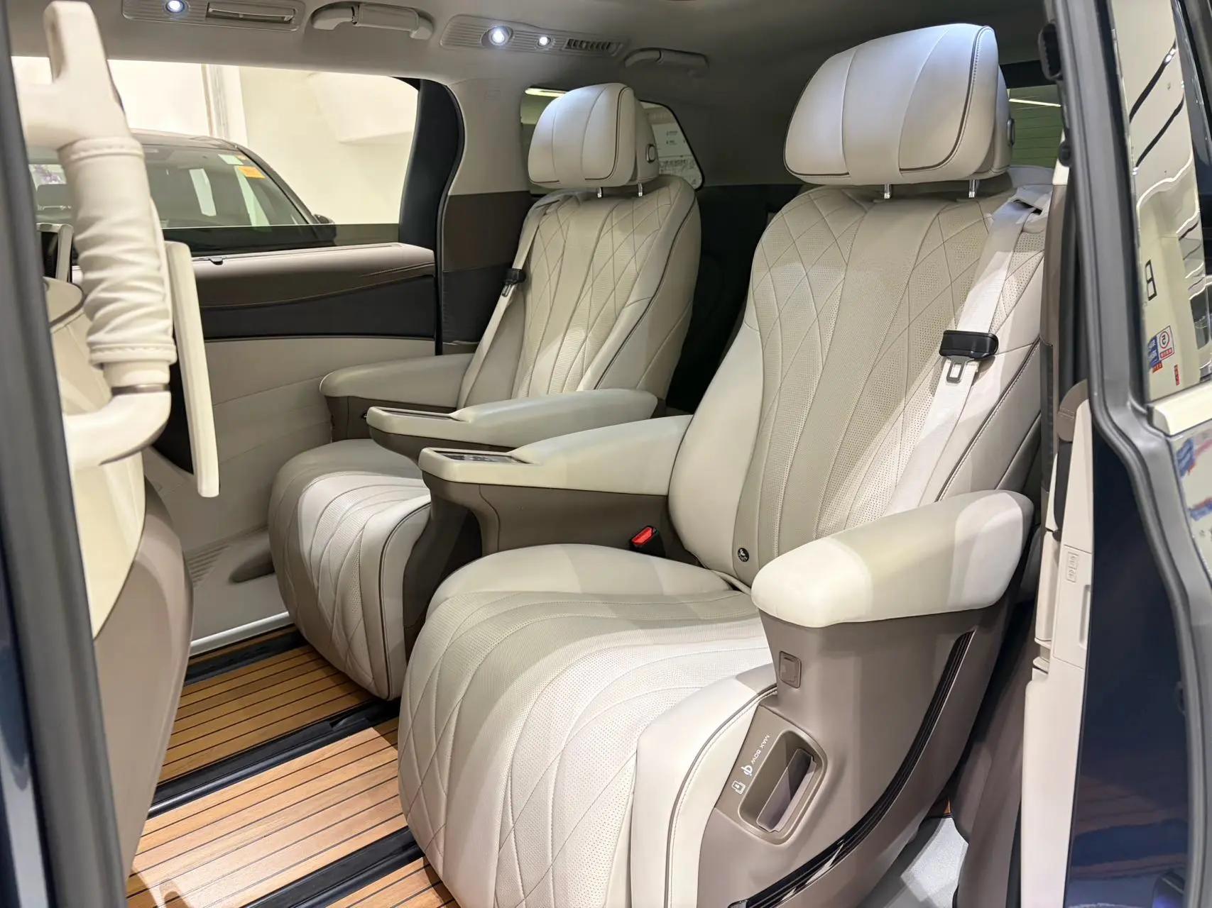 Denza D9 2022 DM-i 970 four-wheel drive flagship 4
