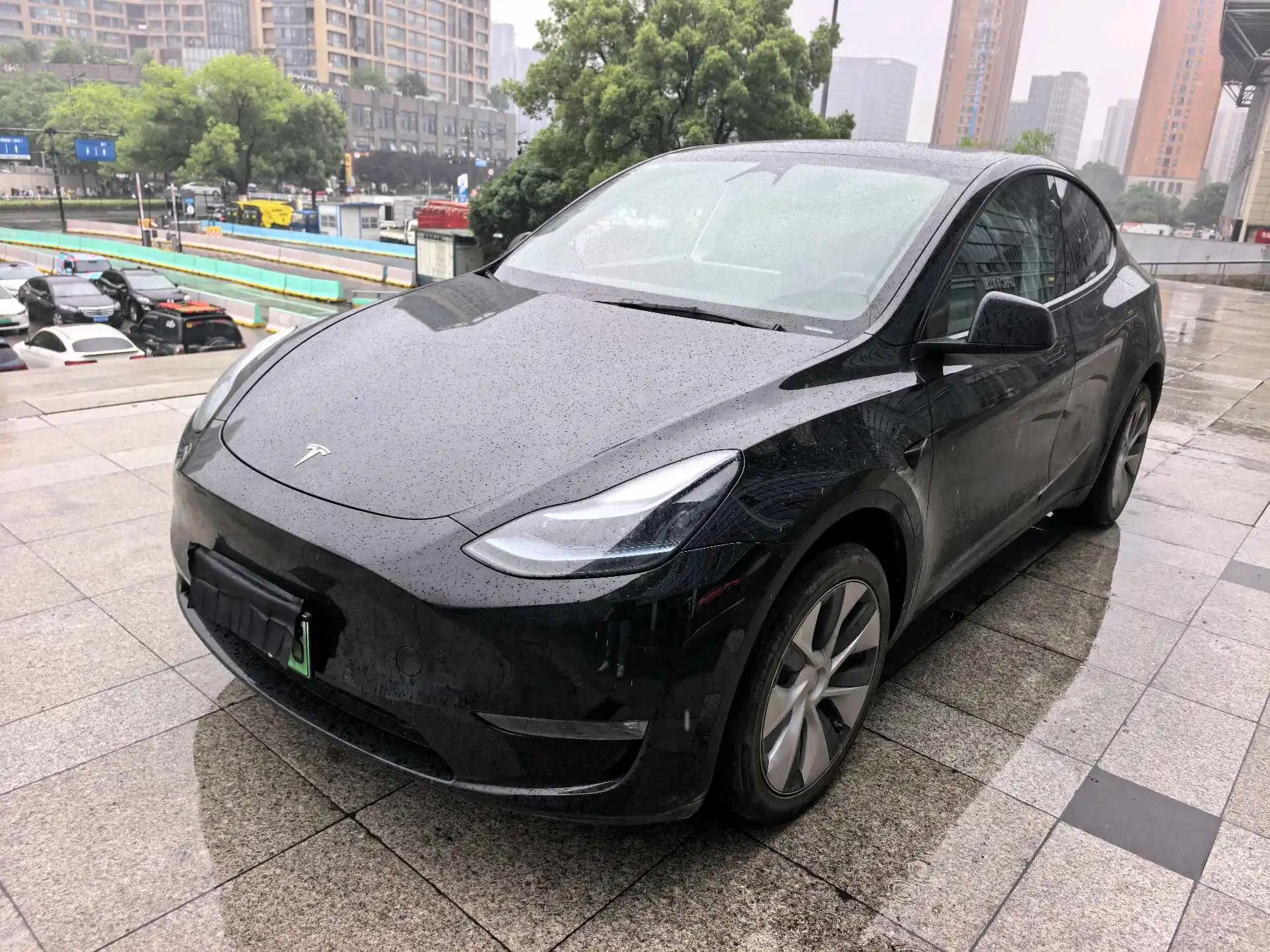 Model Y 2022 model modified long-life all-wheel drive version