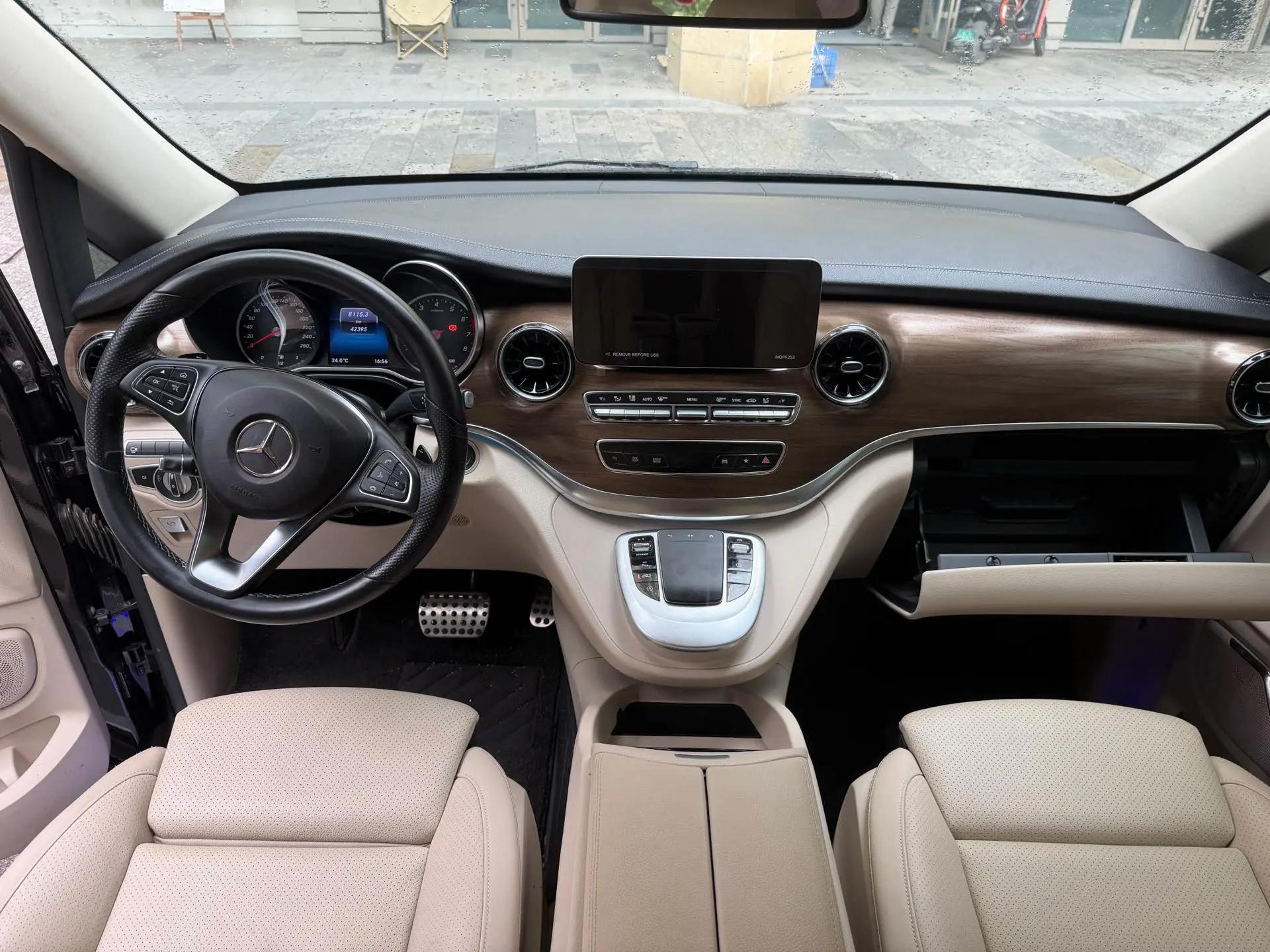 Mercedes Benz V 2022V 260 2.0T Premium Edition Automatic Gear 6