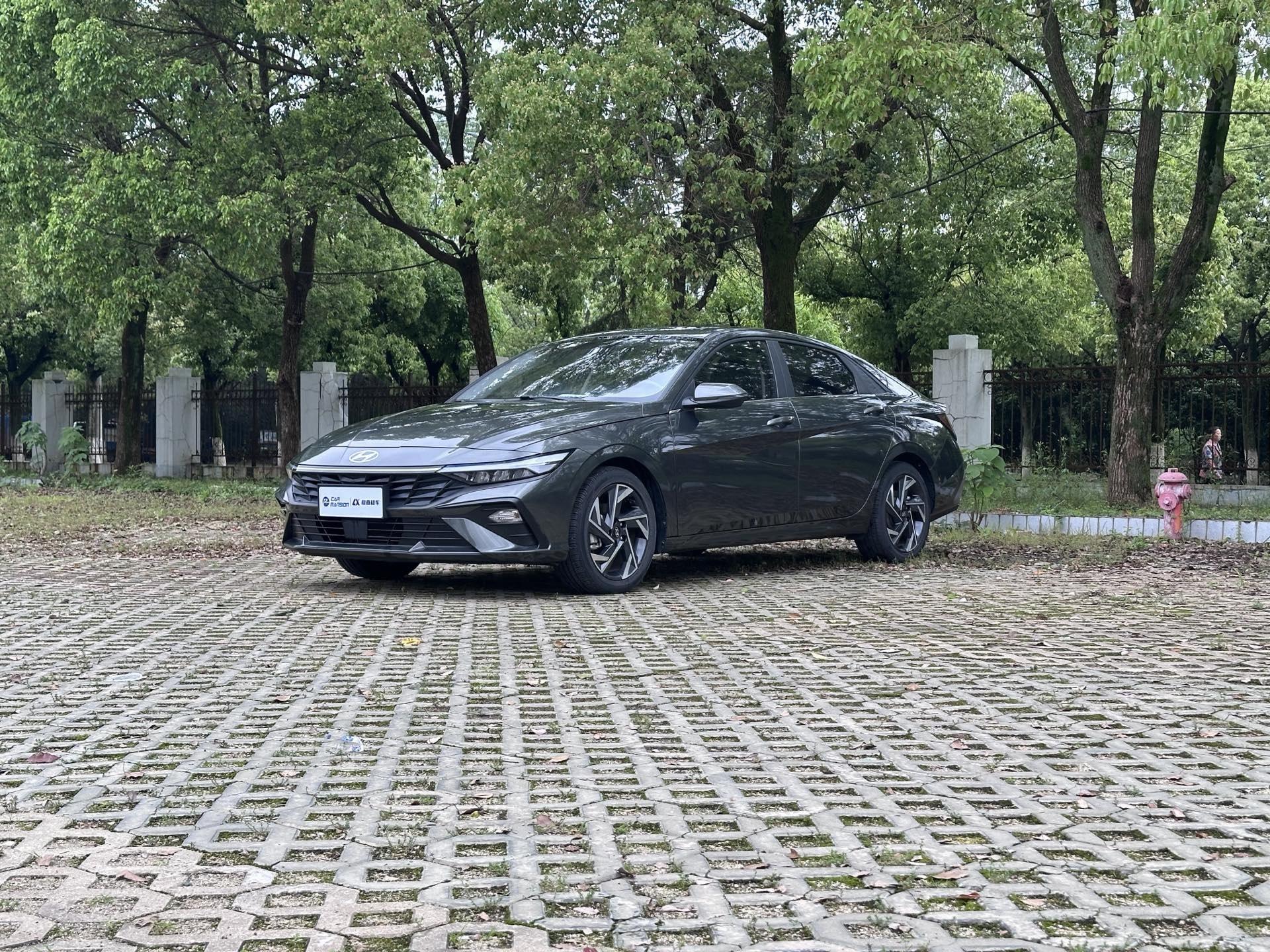 Elantra 2023 1.5L CVT GLS Leading Edition