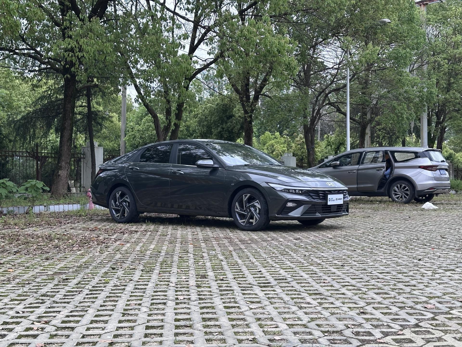Elantra 2023 1.5L CVT GLS Leading Edition 2