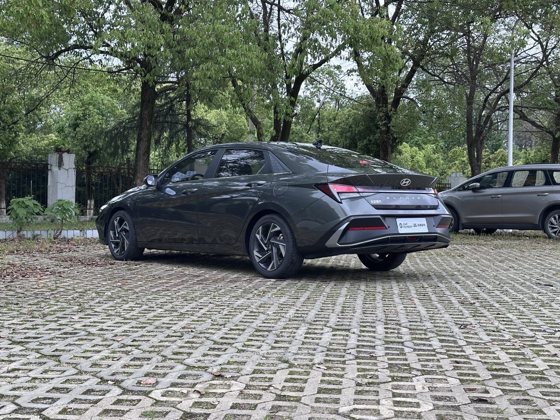 Elantra 2023 1.5L CVT GLS Leading Edition 3