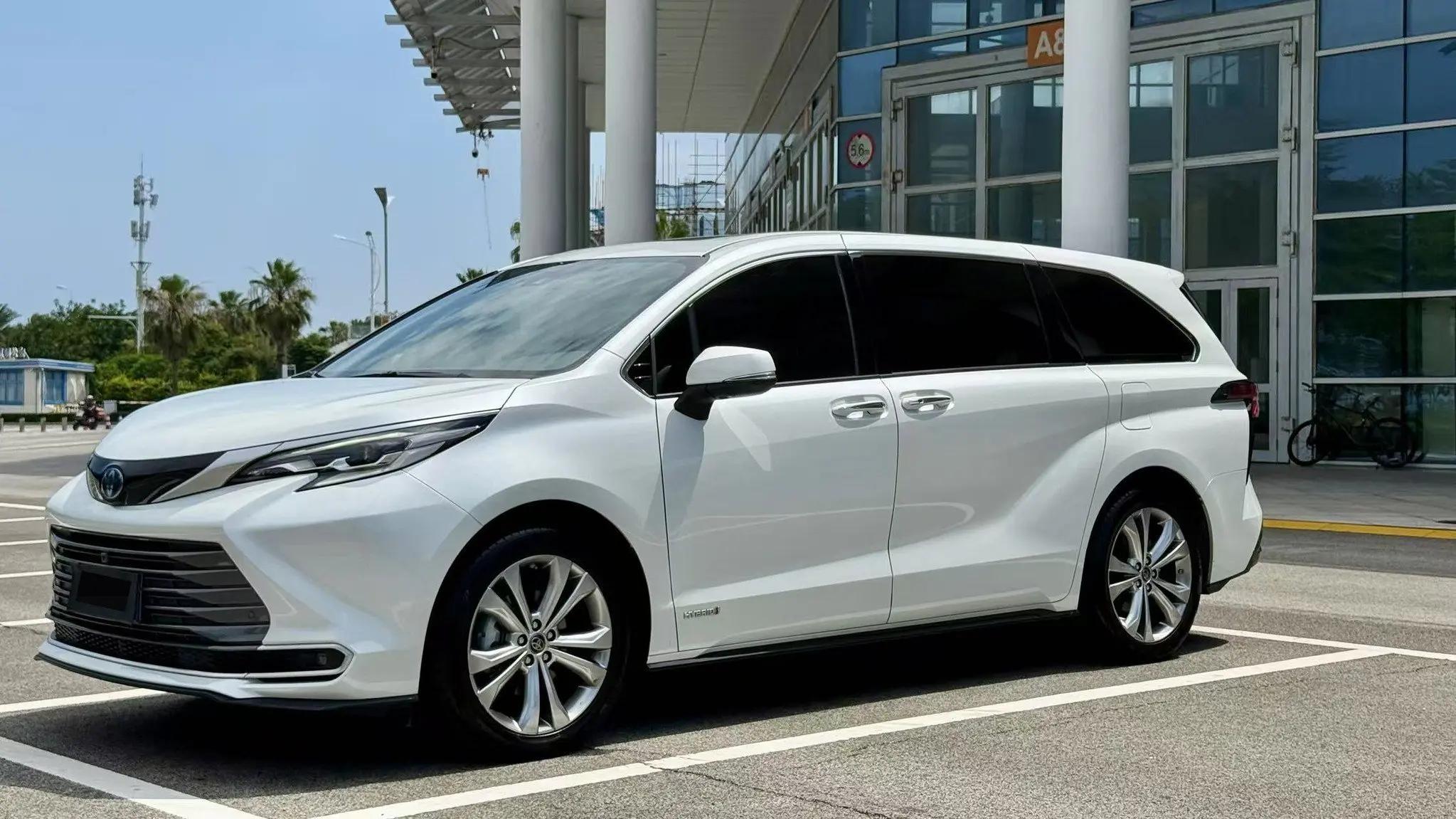 Open image lightbox: Toyota 2023 Sana 2.5 Stepless Deluxe Edition Automatic Gear