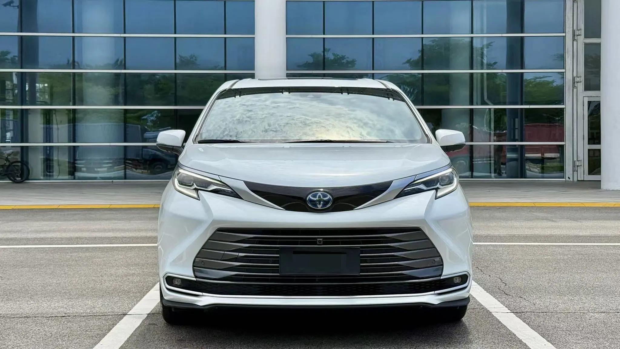 Toyota 2023 Sana 2.5 Stepless Deluxe Edition Automatic Gear 2
