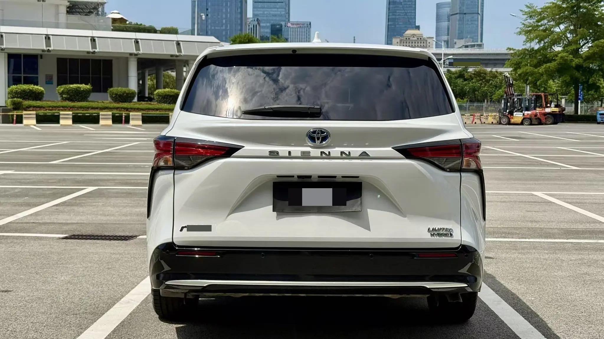 Toyota 2023 Sana 2.5 Stepless Deluxe Edition Automatic Gear 4