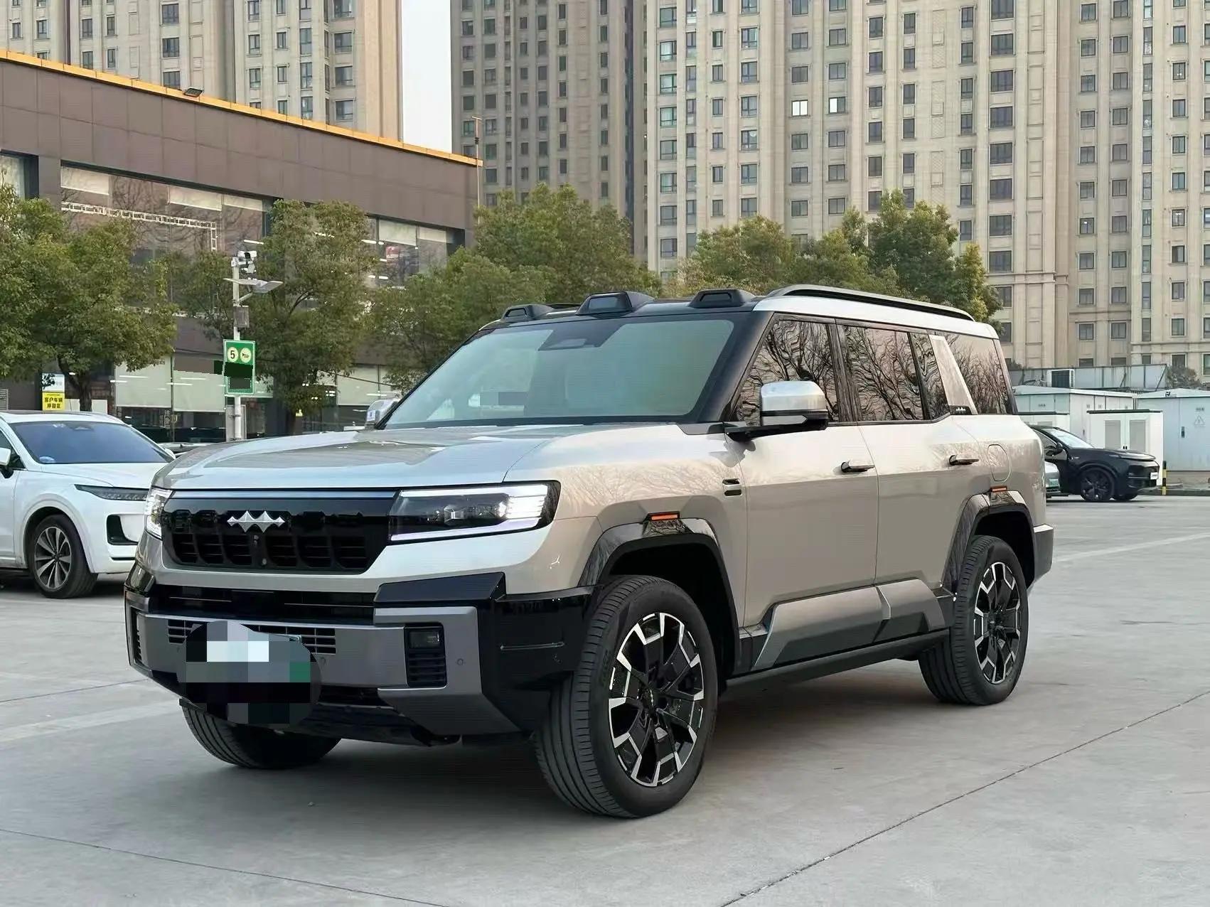 打开图片灯箱:FangChengBao 2025 Leopard 8 2.0T Stepless Zhiyong Flagship Edition 6-seat Automatic Gear