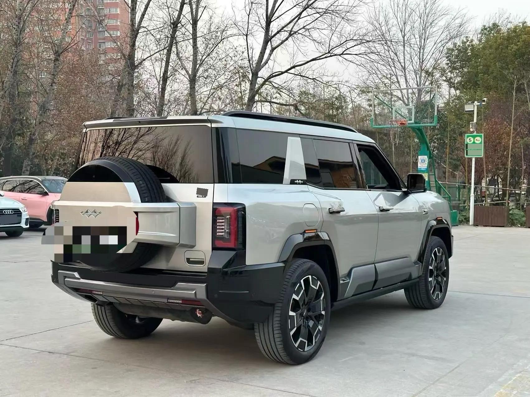 FangChengBao 2025 Leopard 8 2.0T Stepless Zhiyong Flagship Edition 6-seat Automatic Gear 2