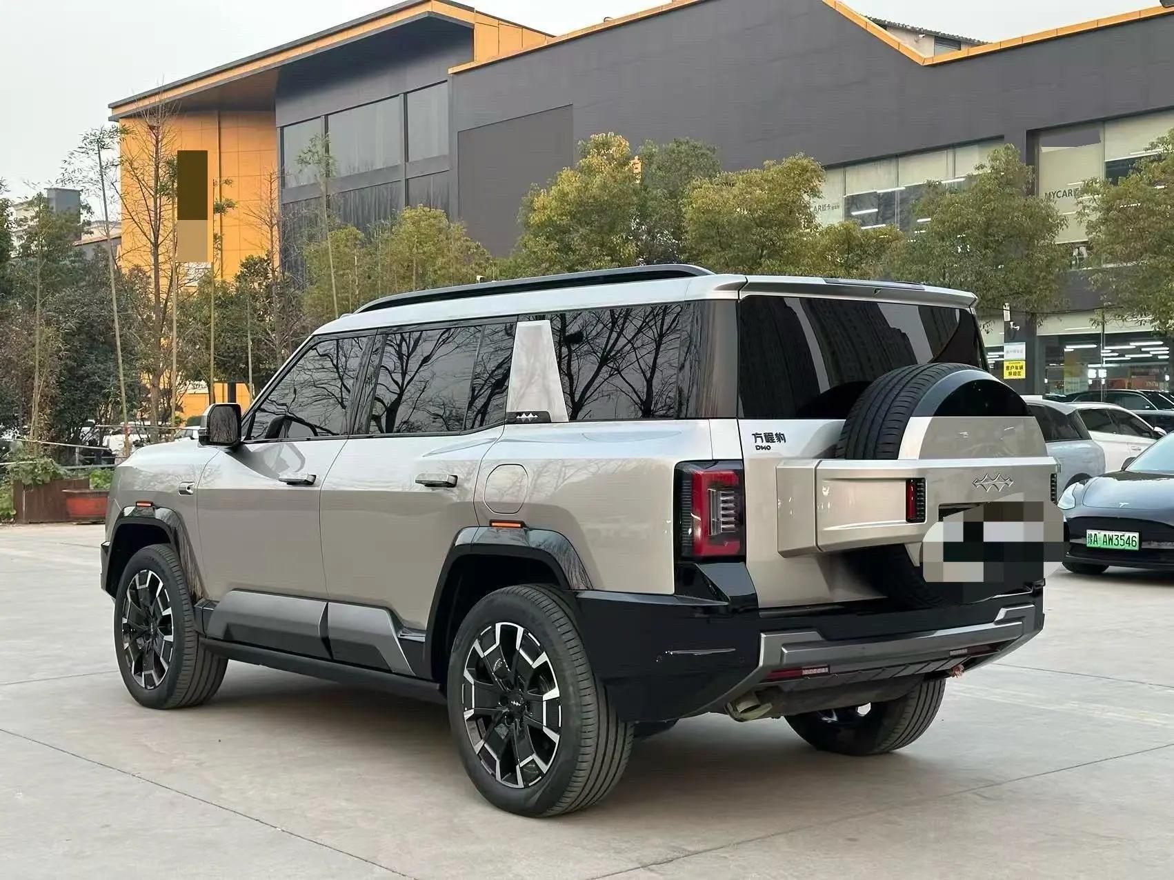 FangChengBao 2025 Leopard 8 2.0T Stepless Zhiyong Flagship Edition 6-seat Automatic Gear 3
