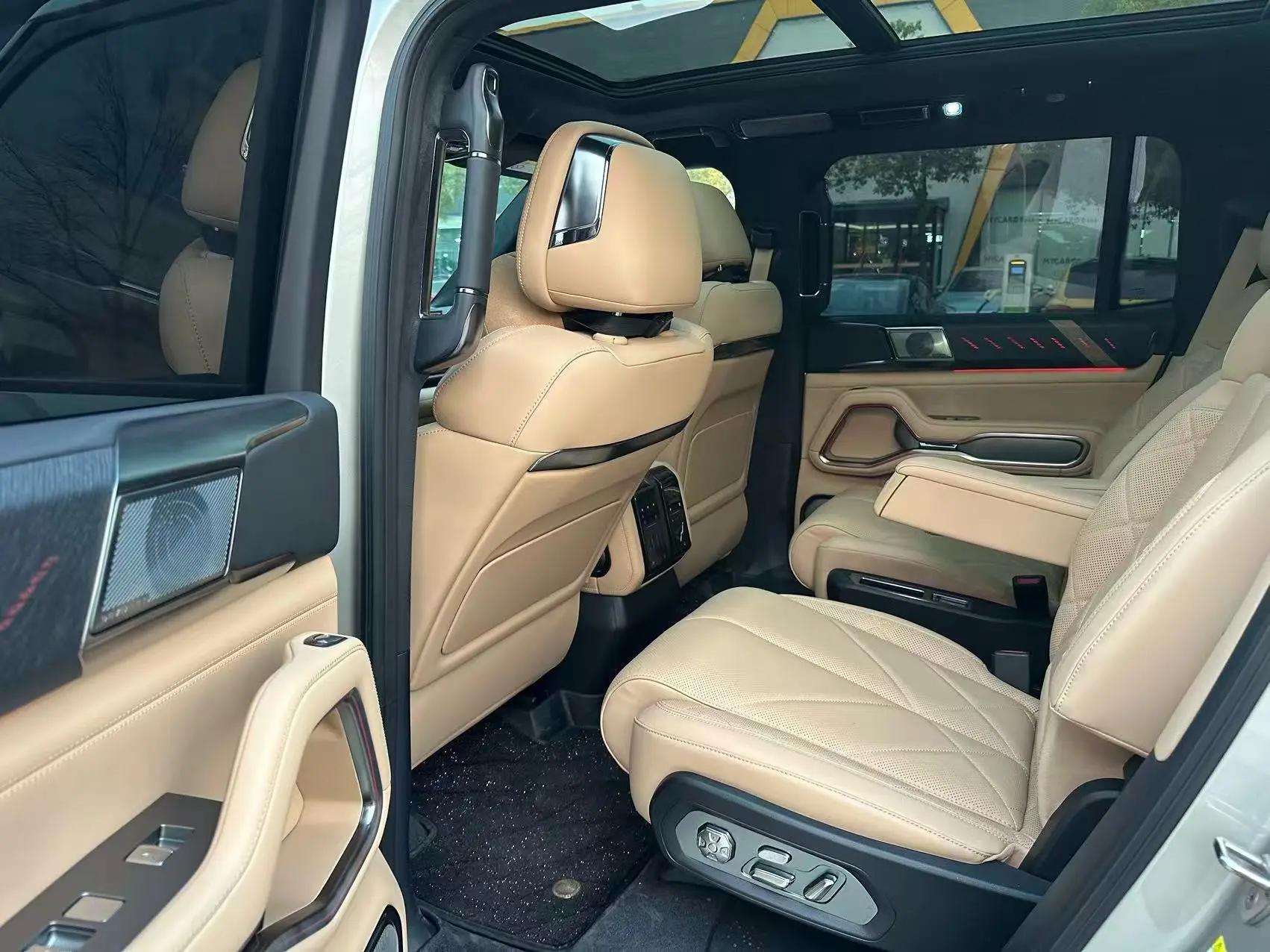 FangChengBao 2025 Leopard 8 2.0T Stepless Zhiyong Flagship Edition 6-seat Automatic Gear 4