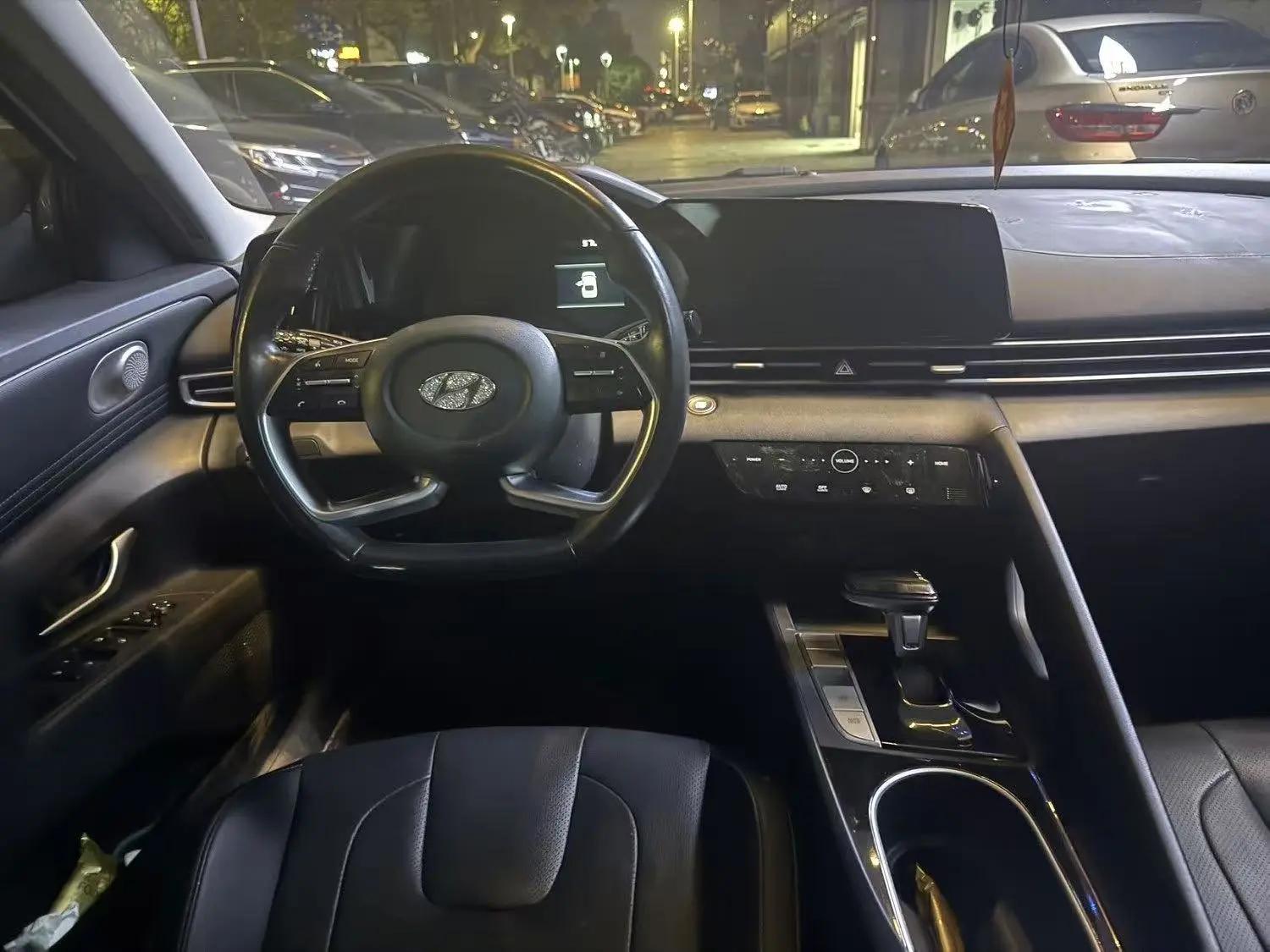 Elantra 2021 240TGDi DCT LUX Premium Edition 5