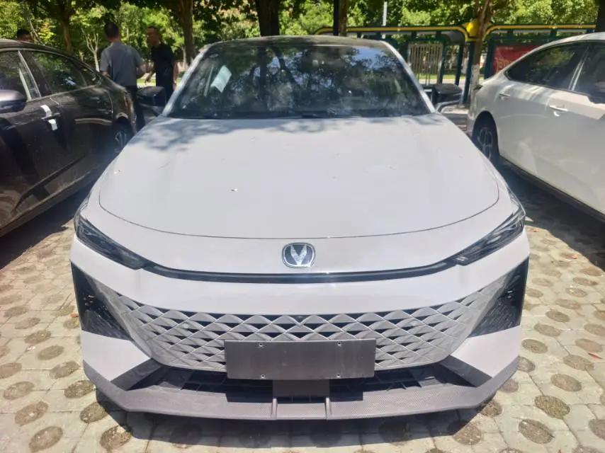 ChangAn 2024 UNI-V 1.5T Prestige Automatic 2
