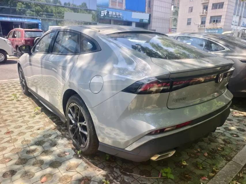 ChangAn 2024 UNI-V 1.5T Prestige Automatic 5