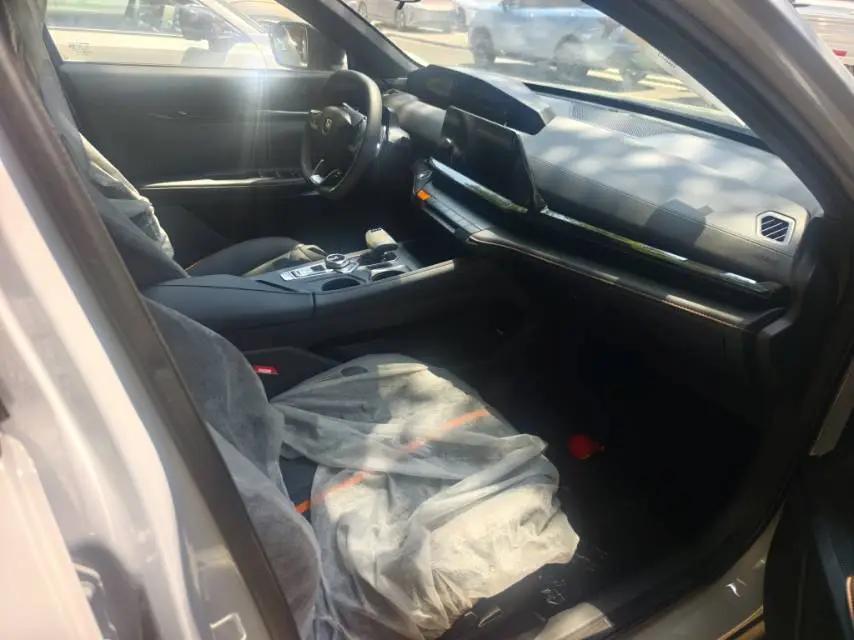 ChangAn 2024 UNI-V 1.5T Prestige Automatic 8