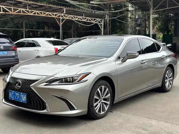 Lexus ES 2020 200 Excellence Edition - View 1