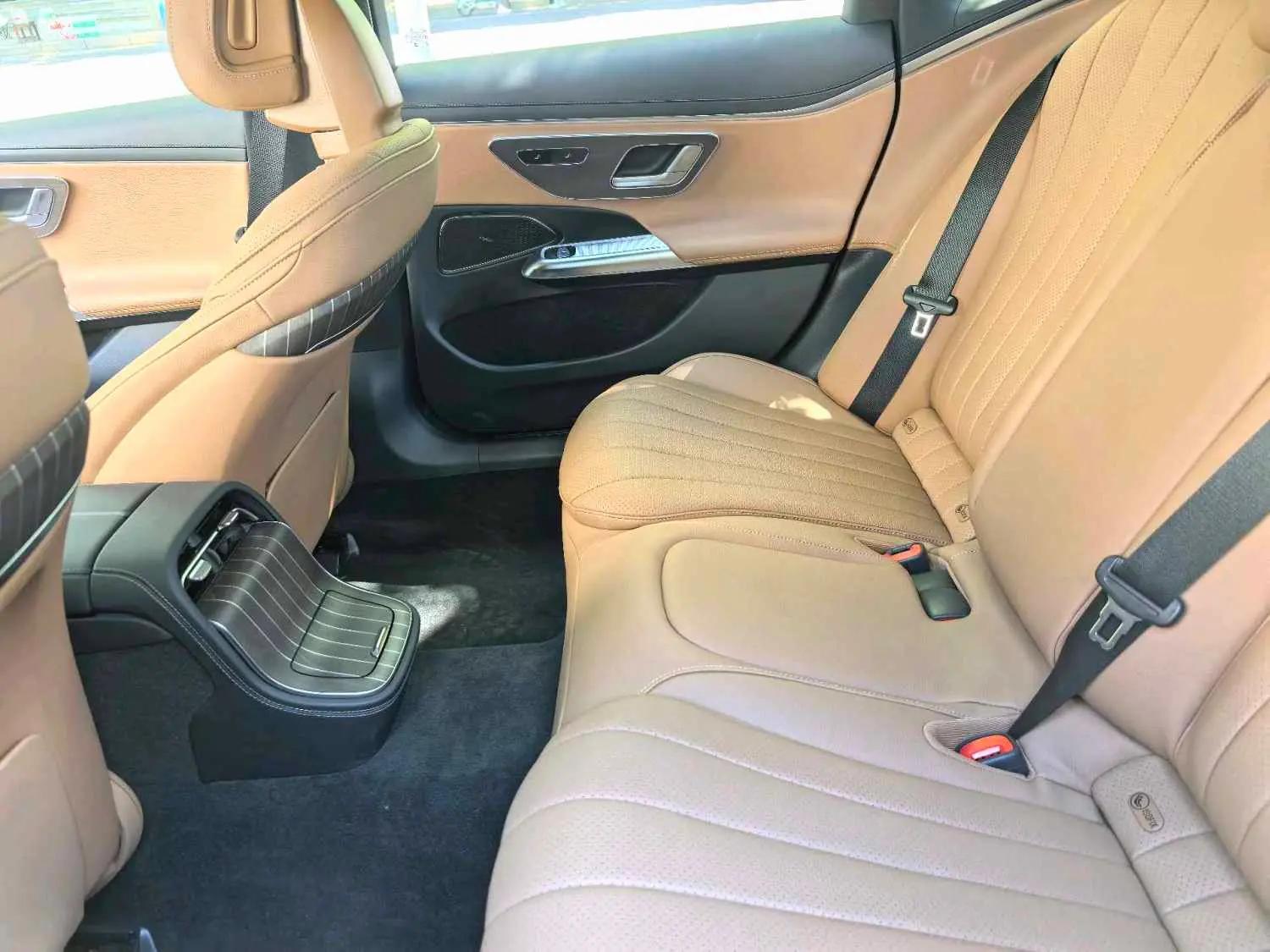 Mercedes Benz E-Class New Energy 2024 Model E 350 e L 2.0T Automatic 3