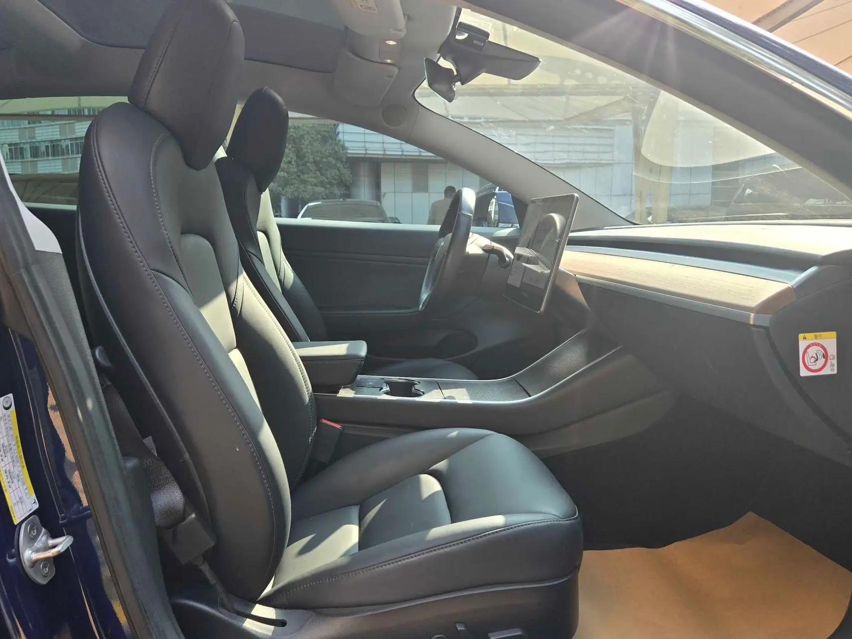 Model 3 2020 long-range rear-wheel drive version 3