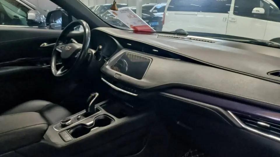 Cadillac XT4 2021 28T Two-Drive Leading Model 4