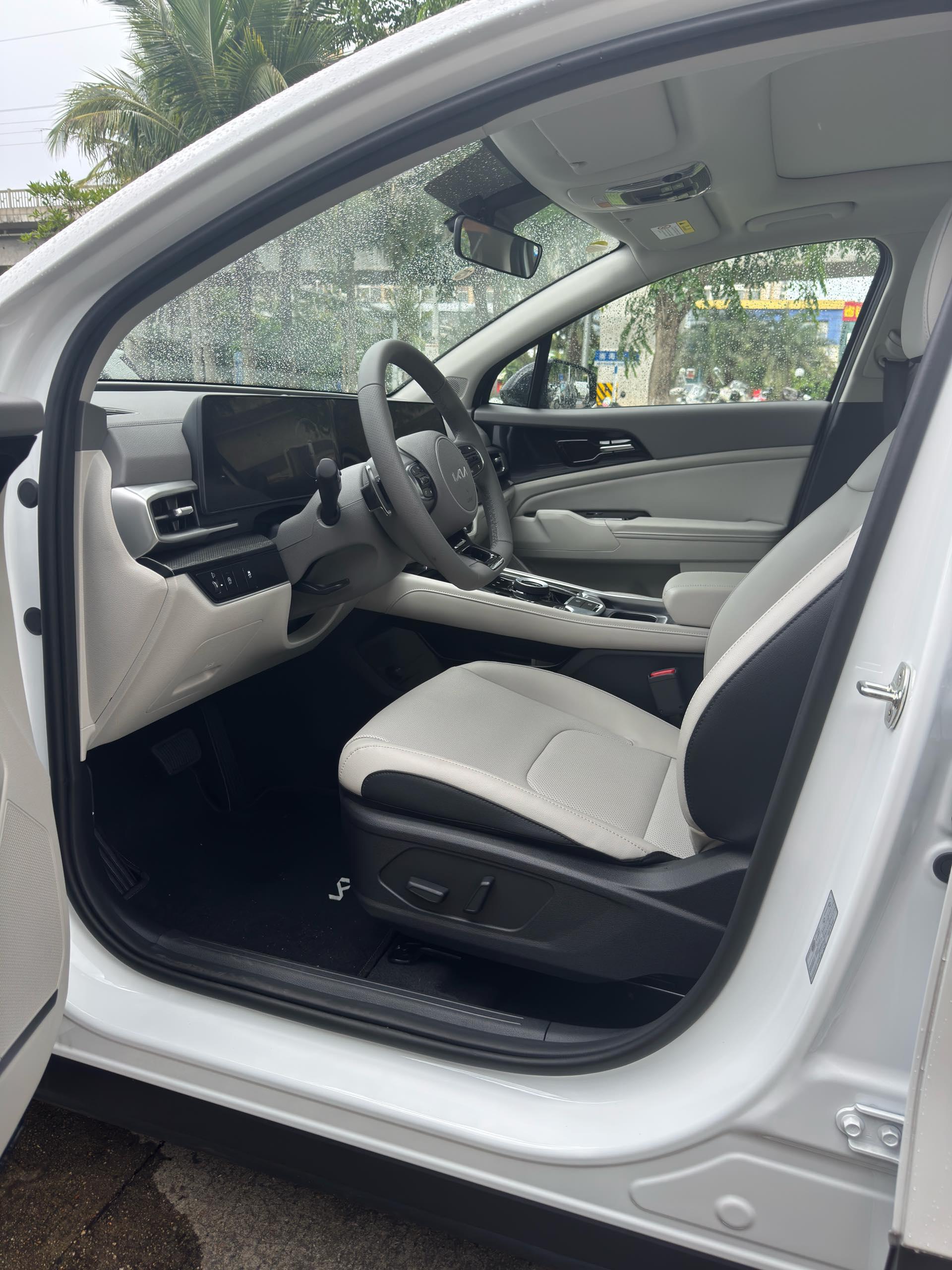 Kia 2025 Lion Platinum Extension 1.5T Two-Drive Premium Edition Automatic Gear 4