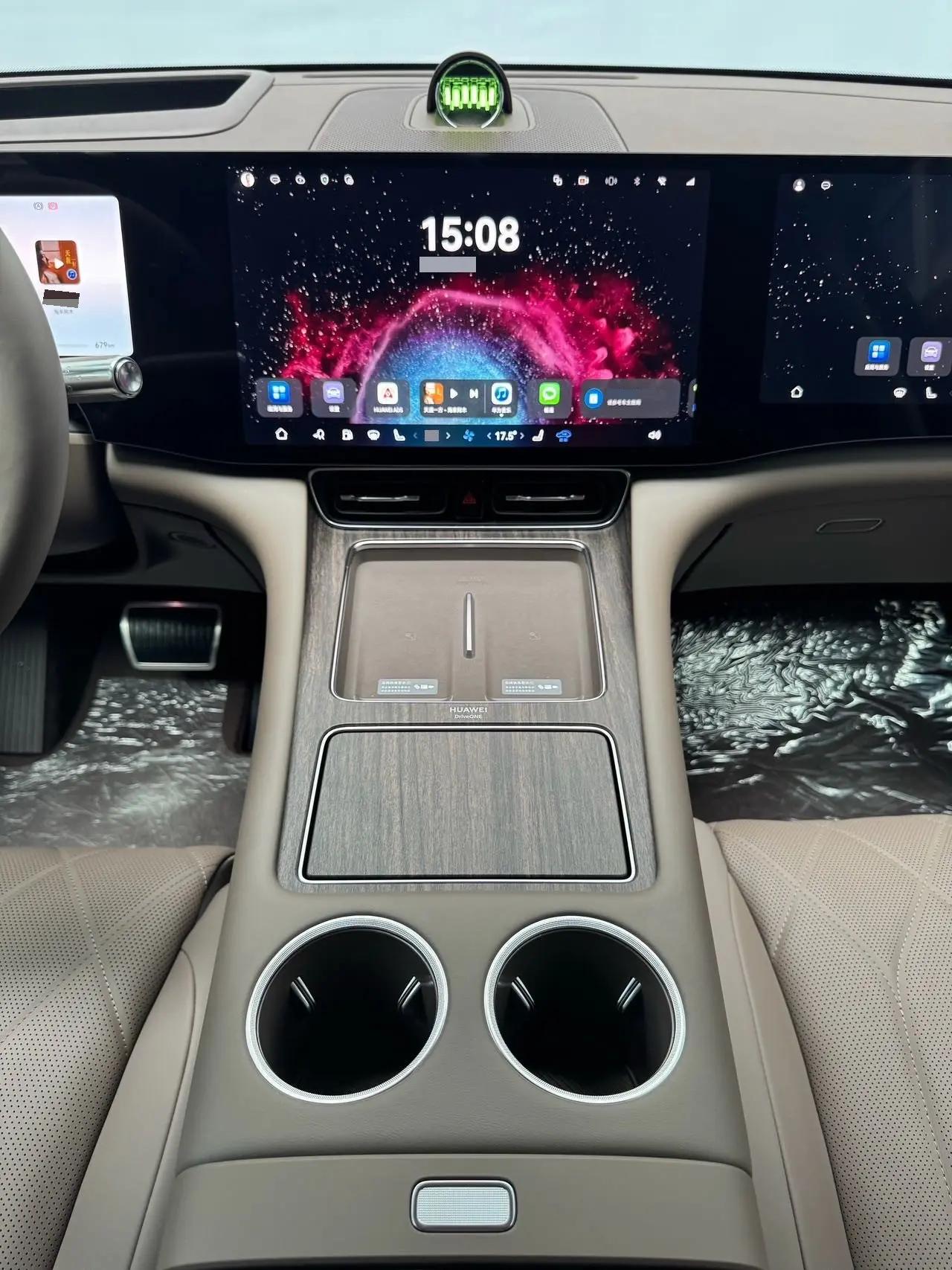 AITO M8 2025 extended range Max version 53.4kWh 6-seat version 10
