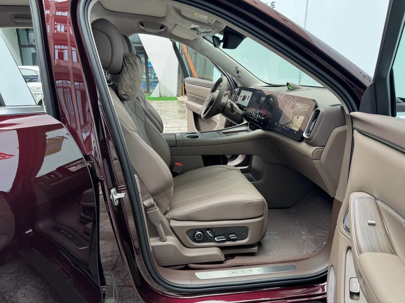 AITO M8 2025 extended range Max version 53.4kWh 6-seat version 8
