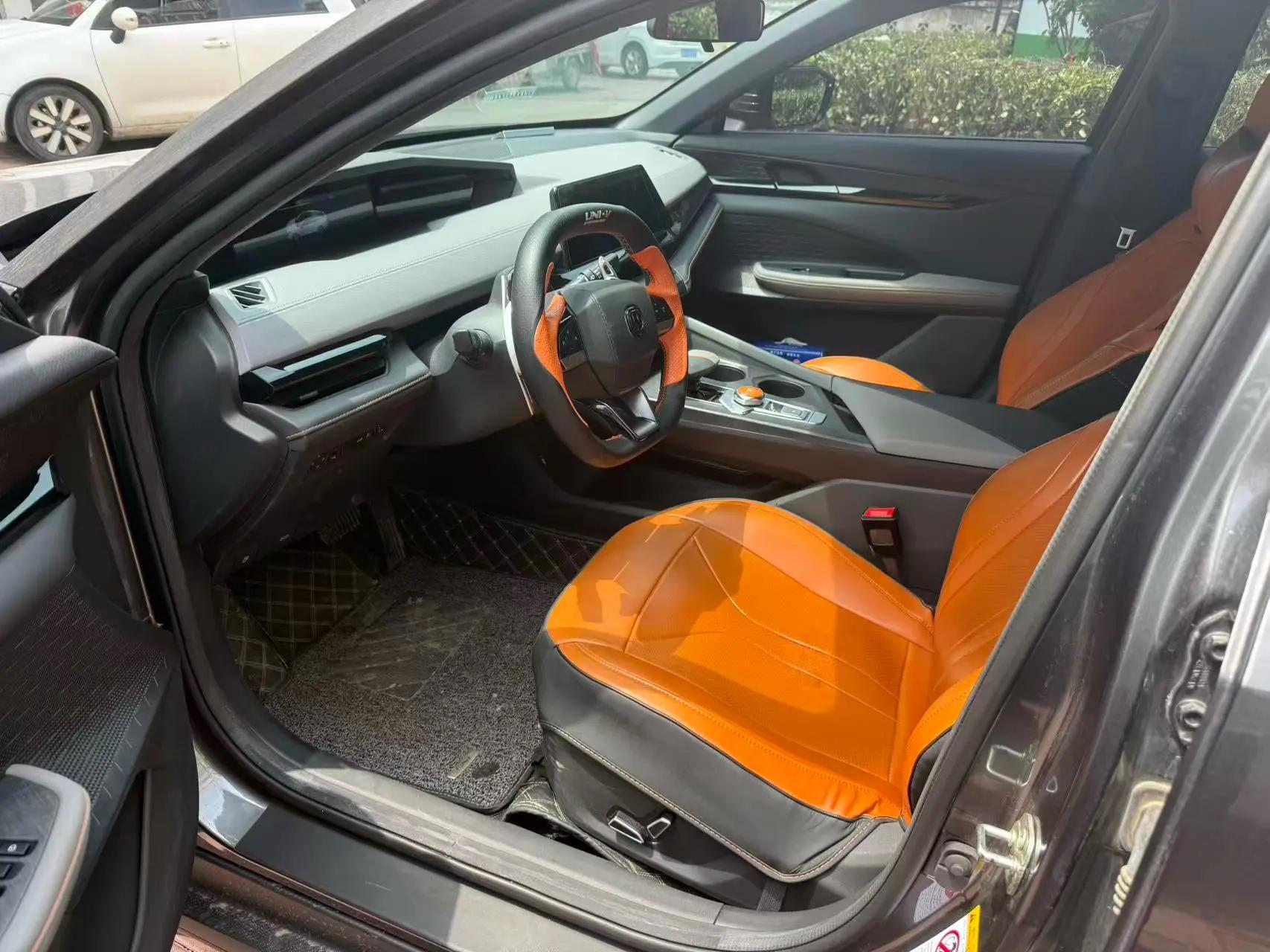 ChangAn UNI-V 2022 1.5T Honorable Model 4