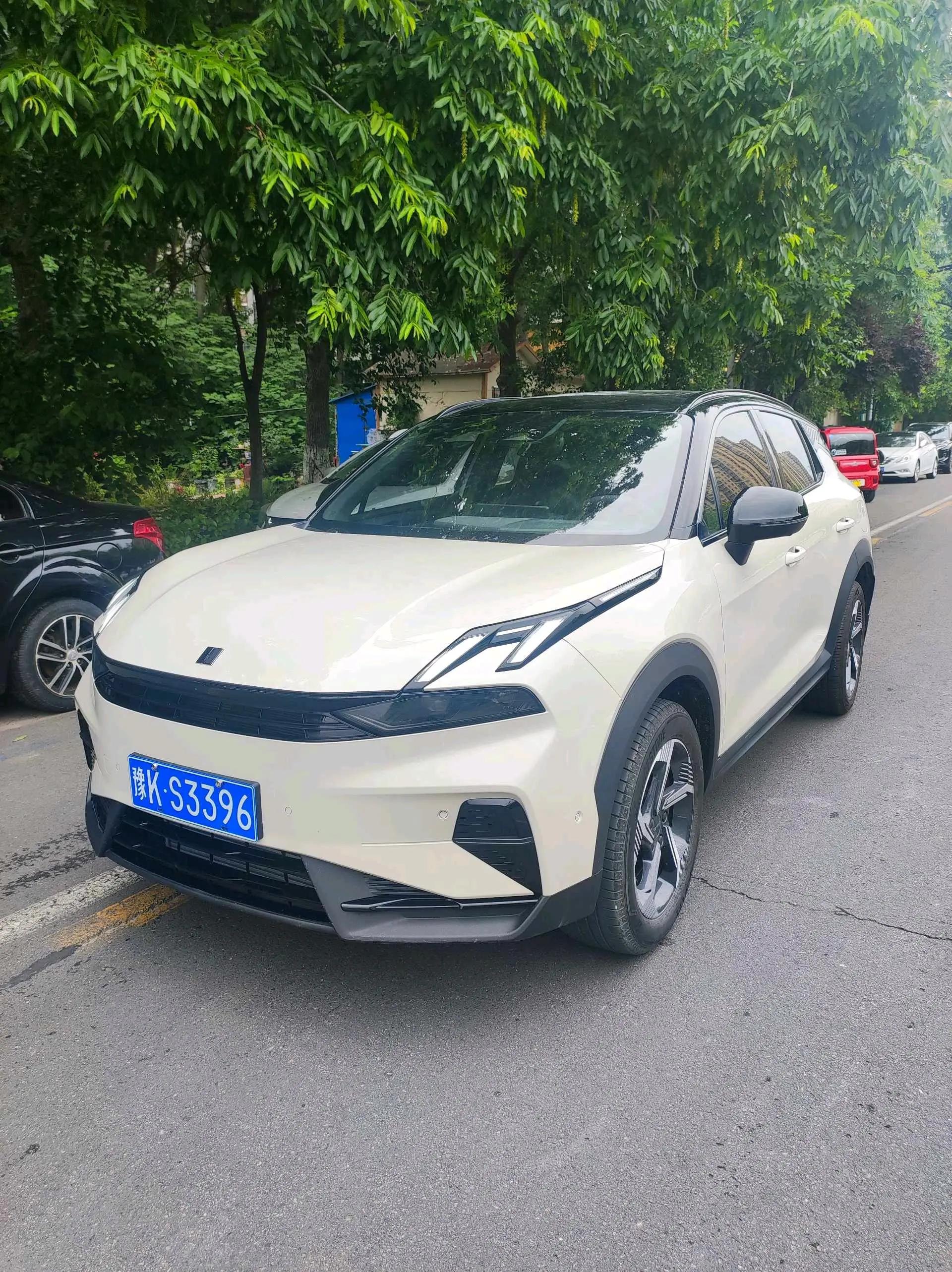 Открыть галерею: LYNK&CO 2025 LYNK&CO 06 1.5T Renew Halo automatic gear