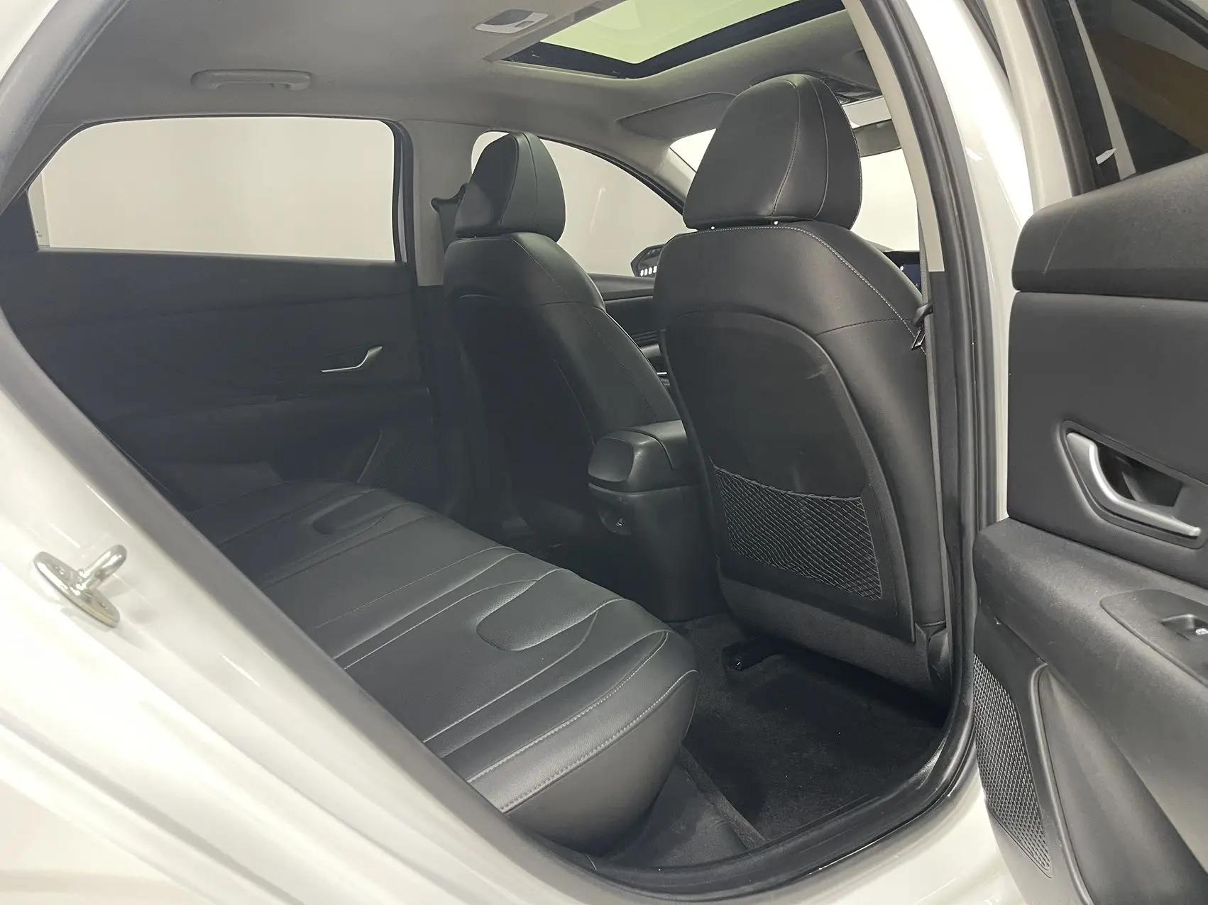 Elantra 2021 1.5L CVT LUX Prestige Edition 11