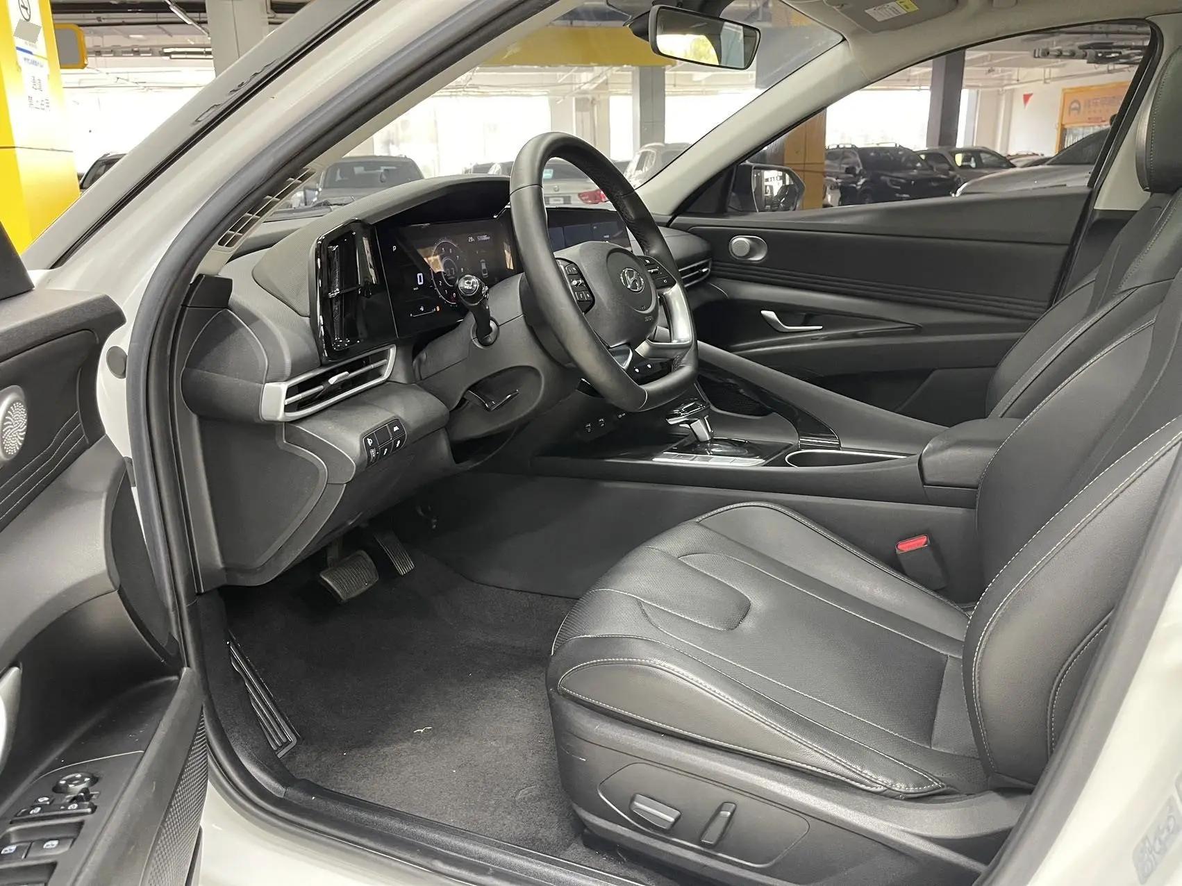 Elantra 2021 1.5L CVT LUX Prestige Edition 8