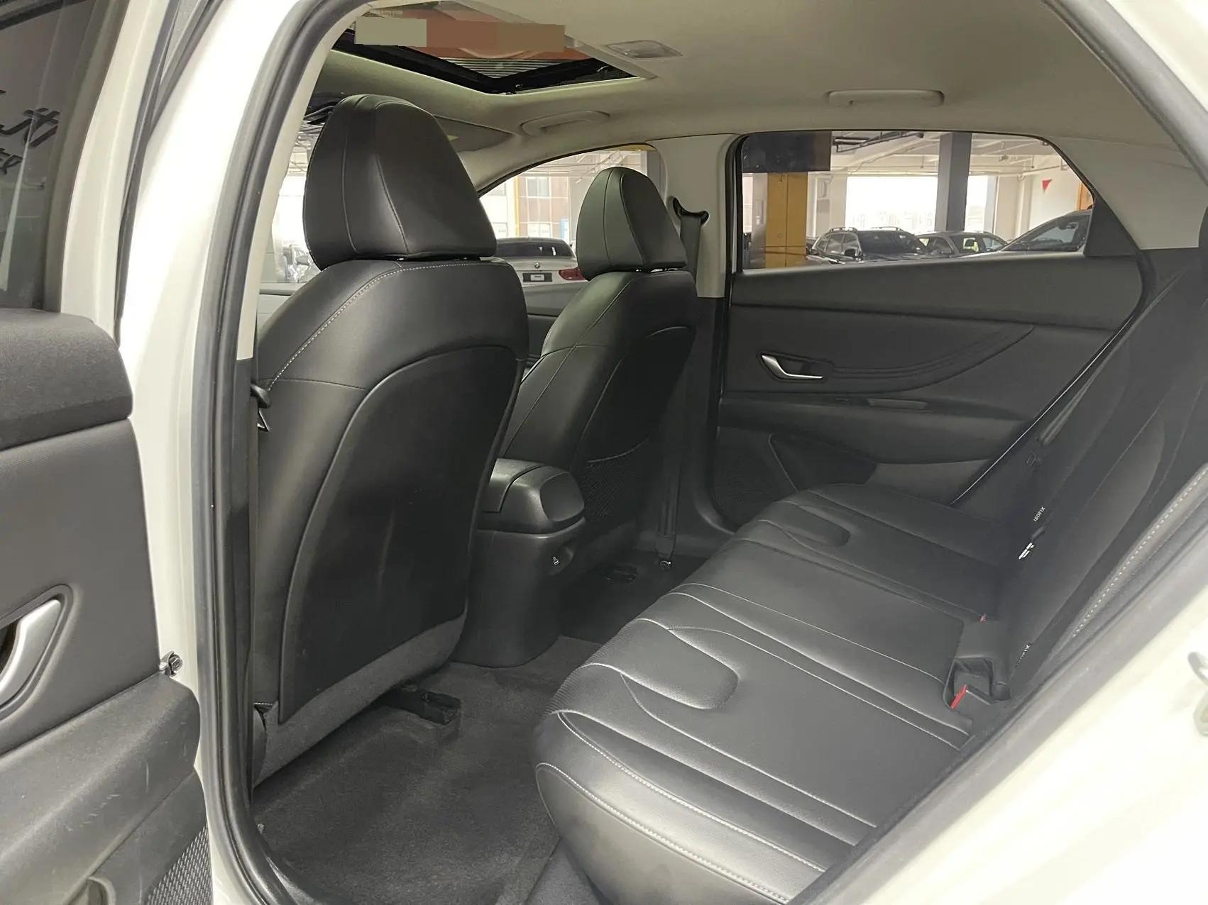 Elantra 2021 1.5L CVT LUX Prestige Edition 9
