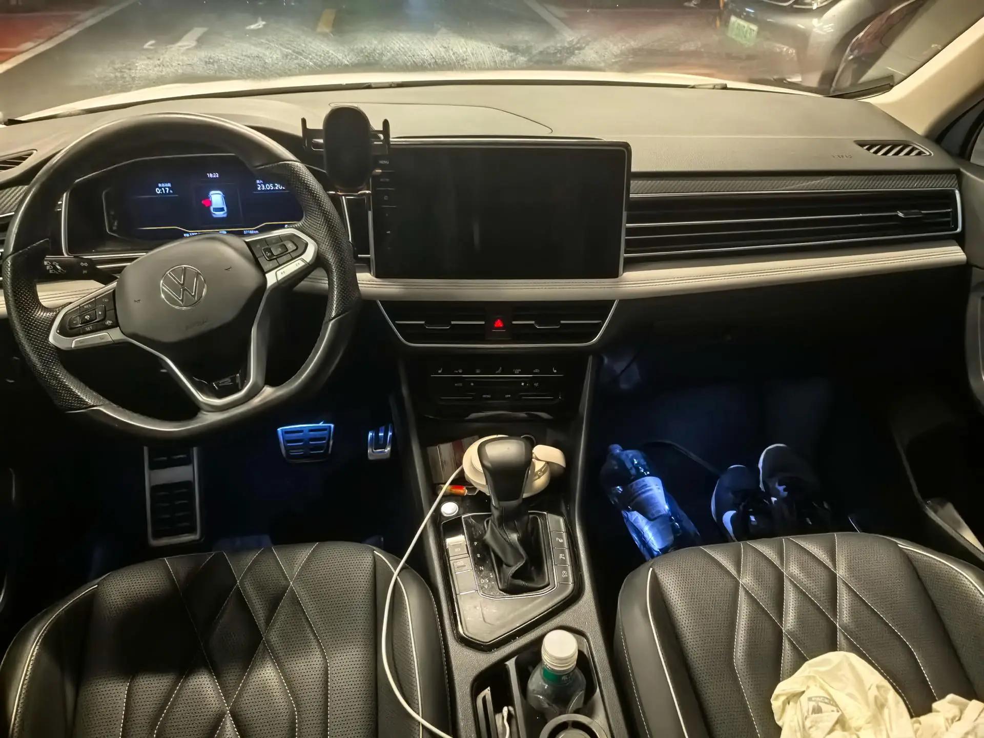 Volkswagen 2024 Tiguan L R-Line 2.0TSI 330TSI Two-Drive R-Line Overdrive Automatic Gear 7