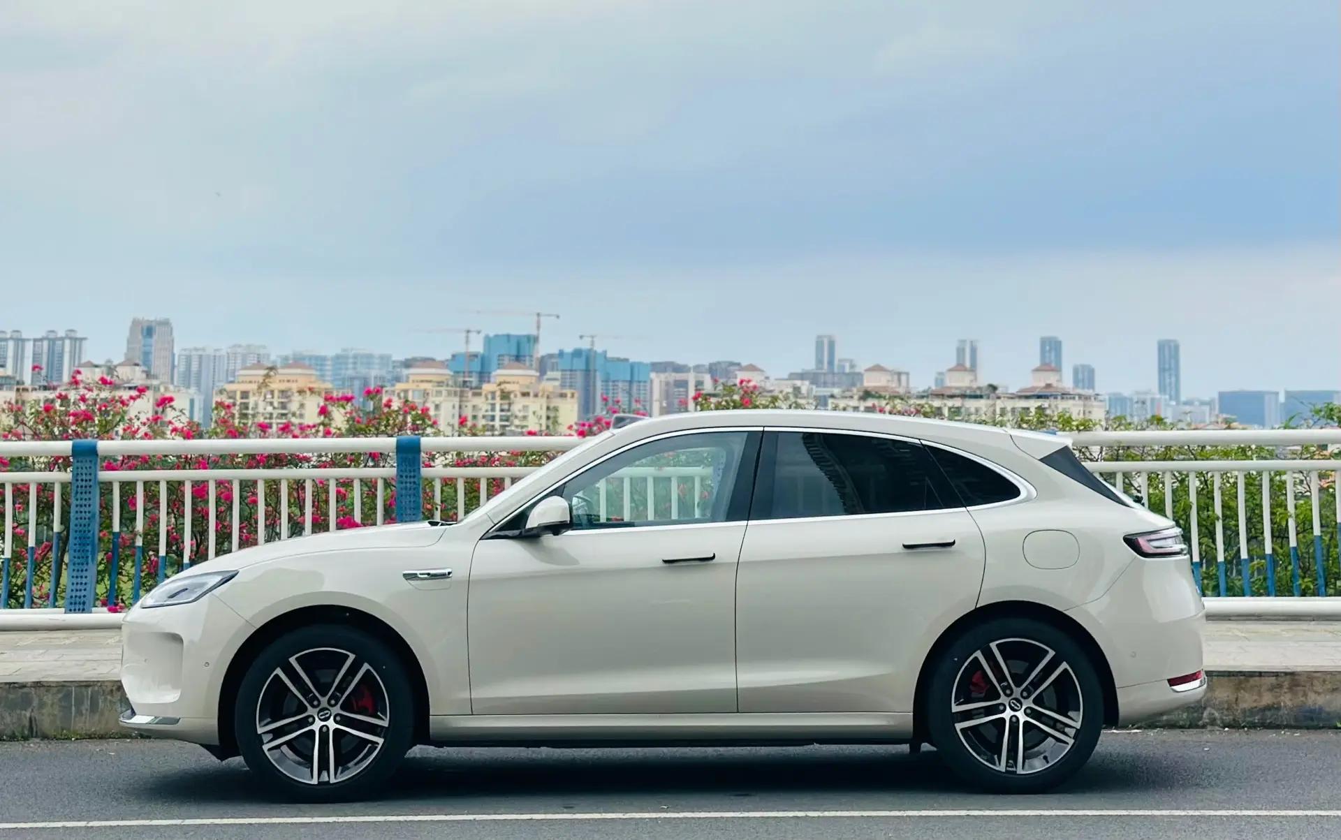AITO 2025 AITO M5 extended range Ultra 4-wheel drive version automatic gear 4