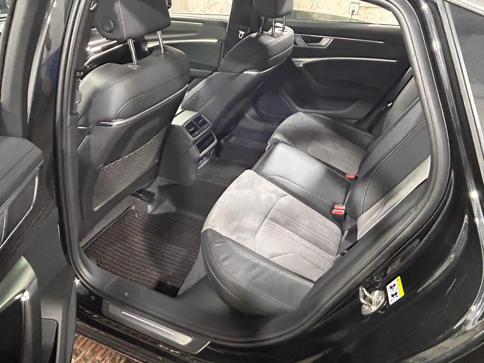Audi 2024 A6L 2.0TFSI 45TFSI Quattro Prestige Dynamic Edition Automatic 5