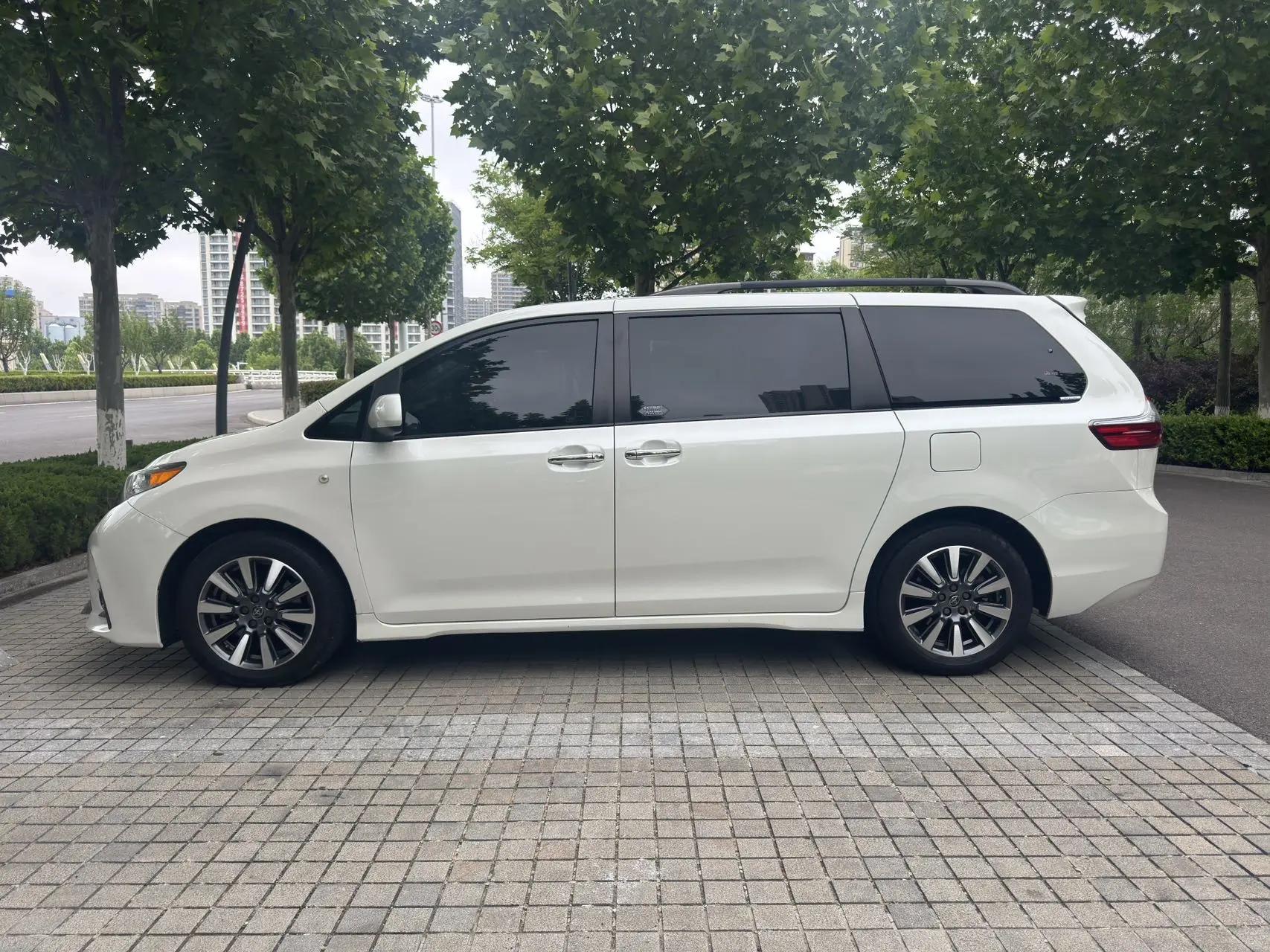 Toyota Sienna (Imported) 2019 Sienna 3.5 XLE Mobility Auto Access FWD 7-Seater US-spec Automatic 3