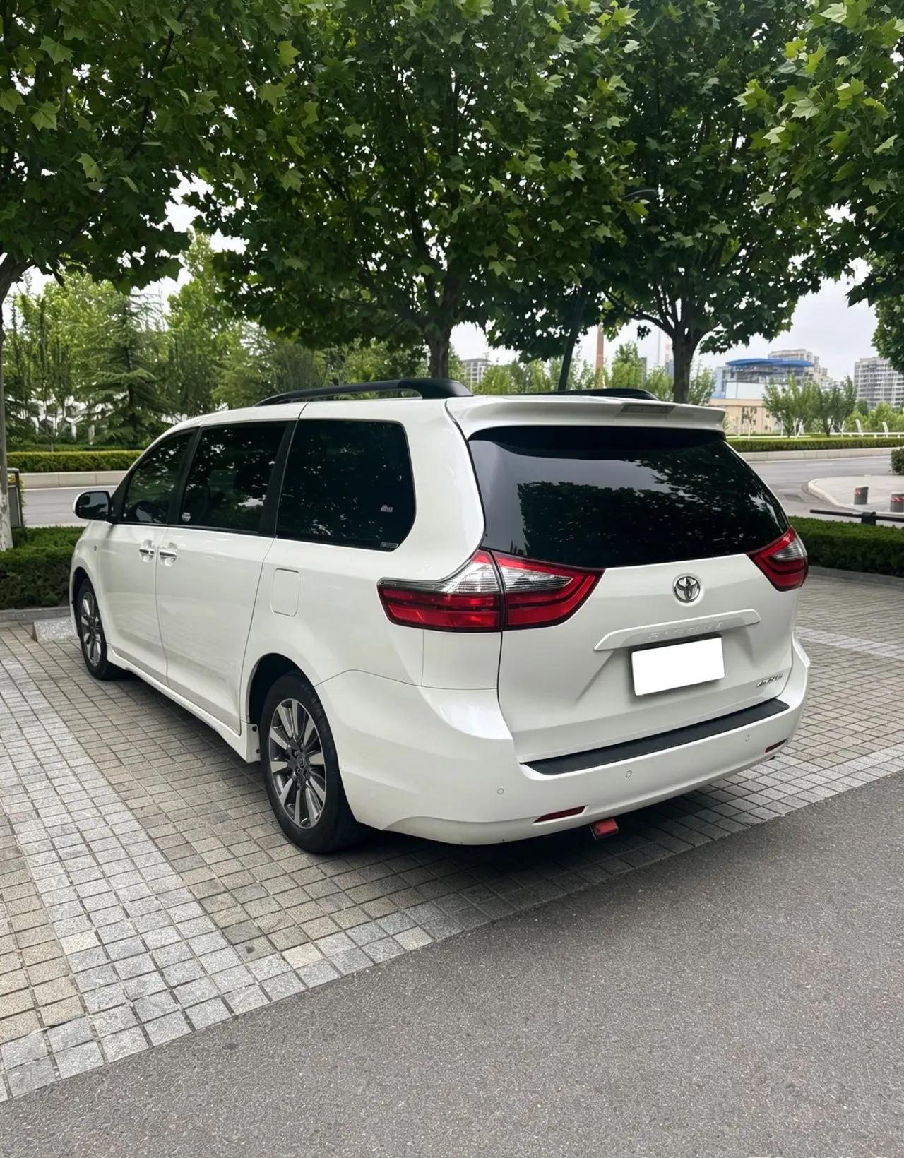 Toyota Sienna (Imported) 2019 Sienna 3.5 XLE Mobility Auto Access FWD 7-Seater US-spec Automatic 5