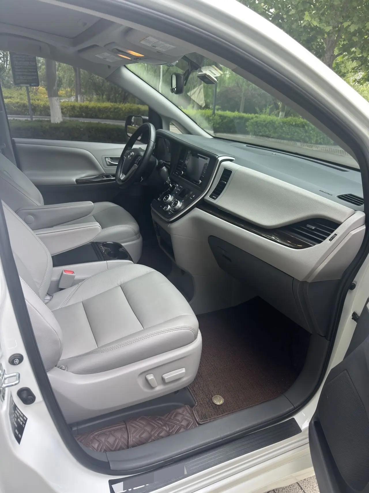 Toyota Sienna (Imported) 2019 Sienna 3.5 XLE Mobility Auto Access FWD 7-Seater US-spec Automatic 7