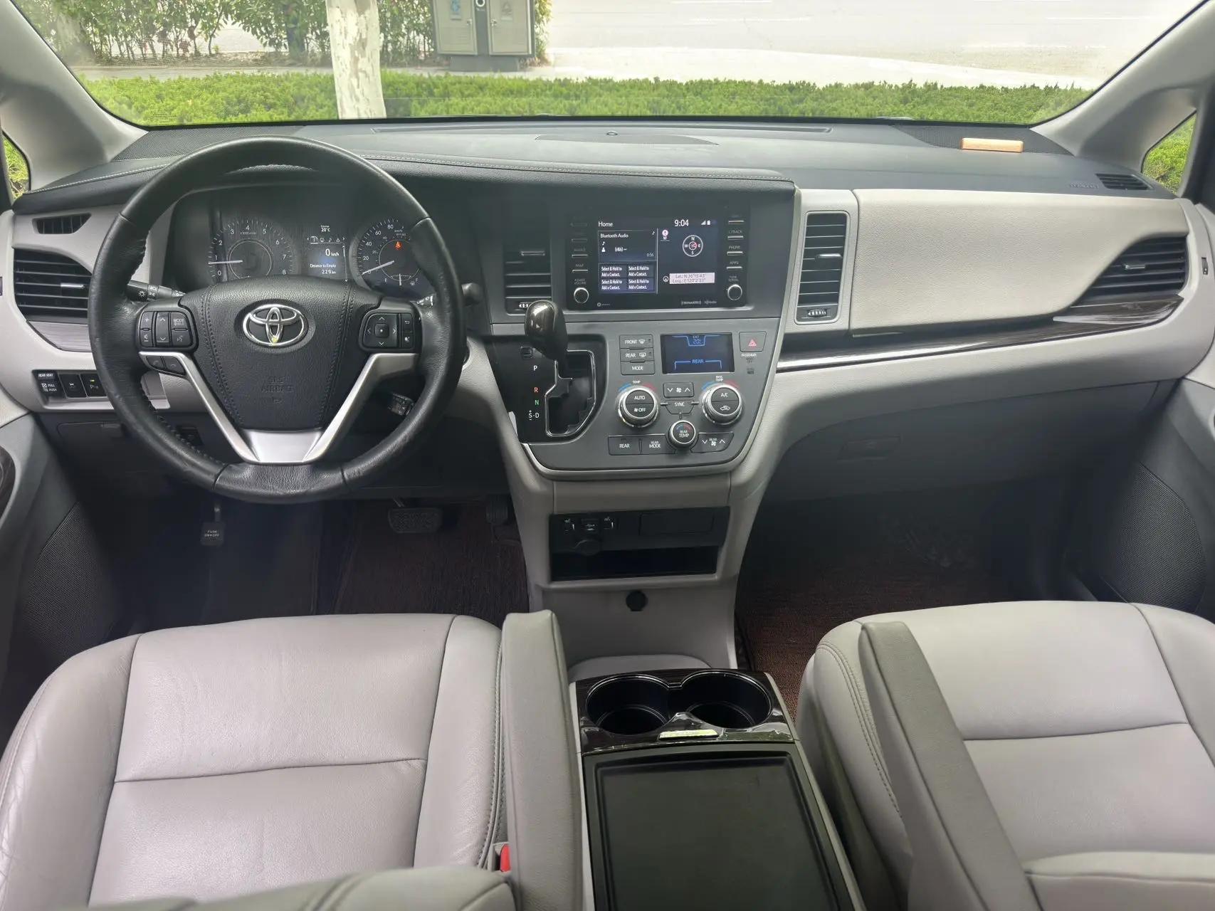 Toyota Sienna (Imported) 2019 Sienna 3.5 XLE Mobility Auto Access FWD 7-Seater US-spec Automatic 8
