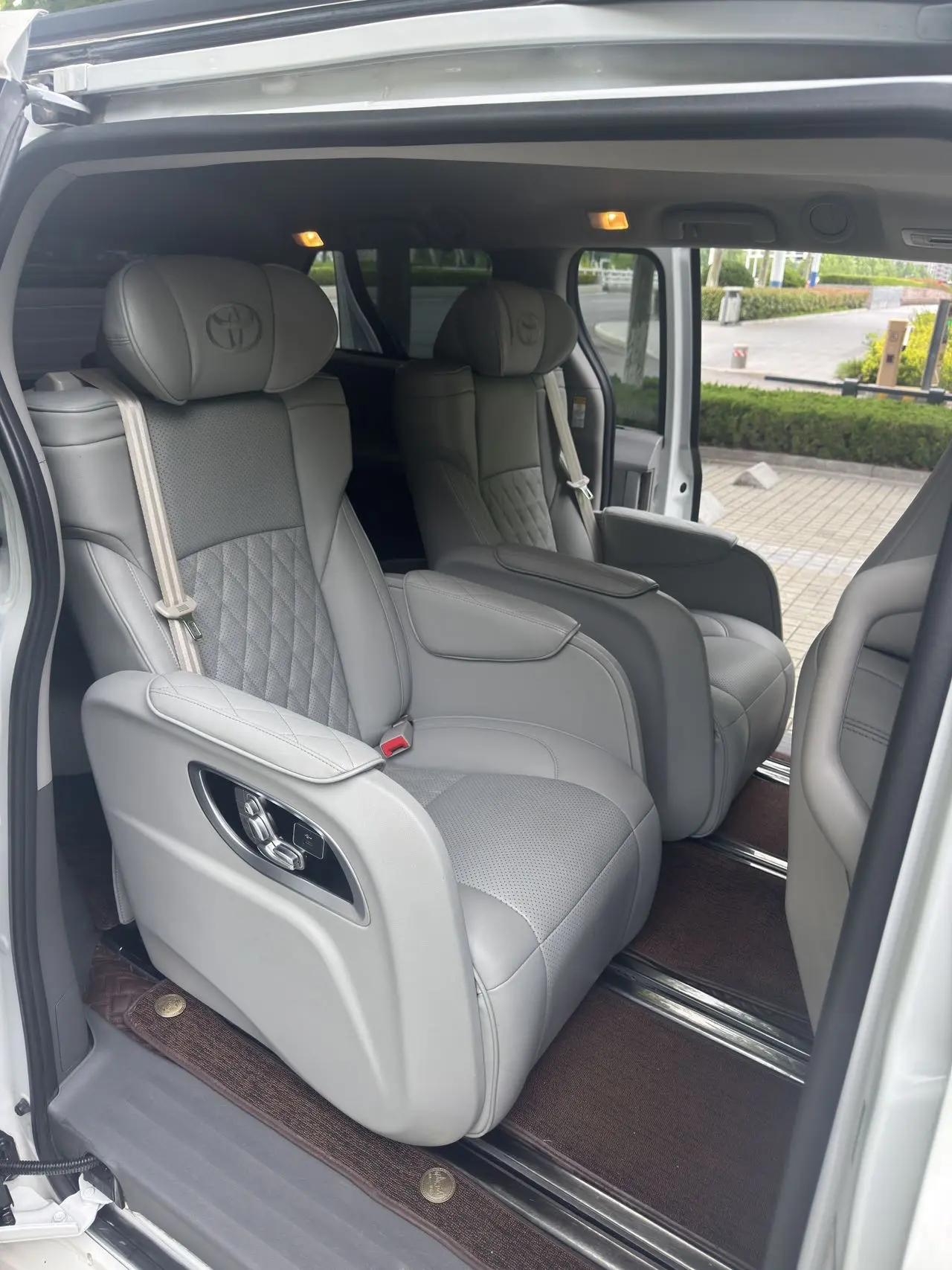 Toyota Sienna (Imported) 2019 Sienna 3.5 XLE Mobility Auto Access FWD 7-Seater US-spec Automatic 9