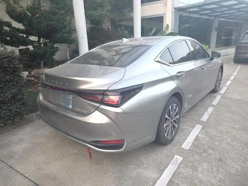 Lexus ES (Imported) 2025 ES200 2.0 CVT Prestige Edition Automatic 3