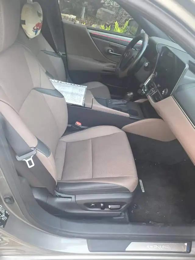 Lexus ES (Imported) 2025 ES200 2.0 CVT Prestige Edition Automatic 4