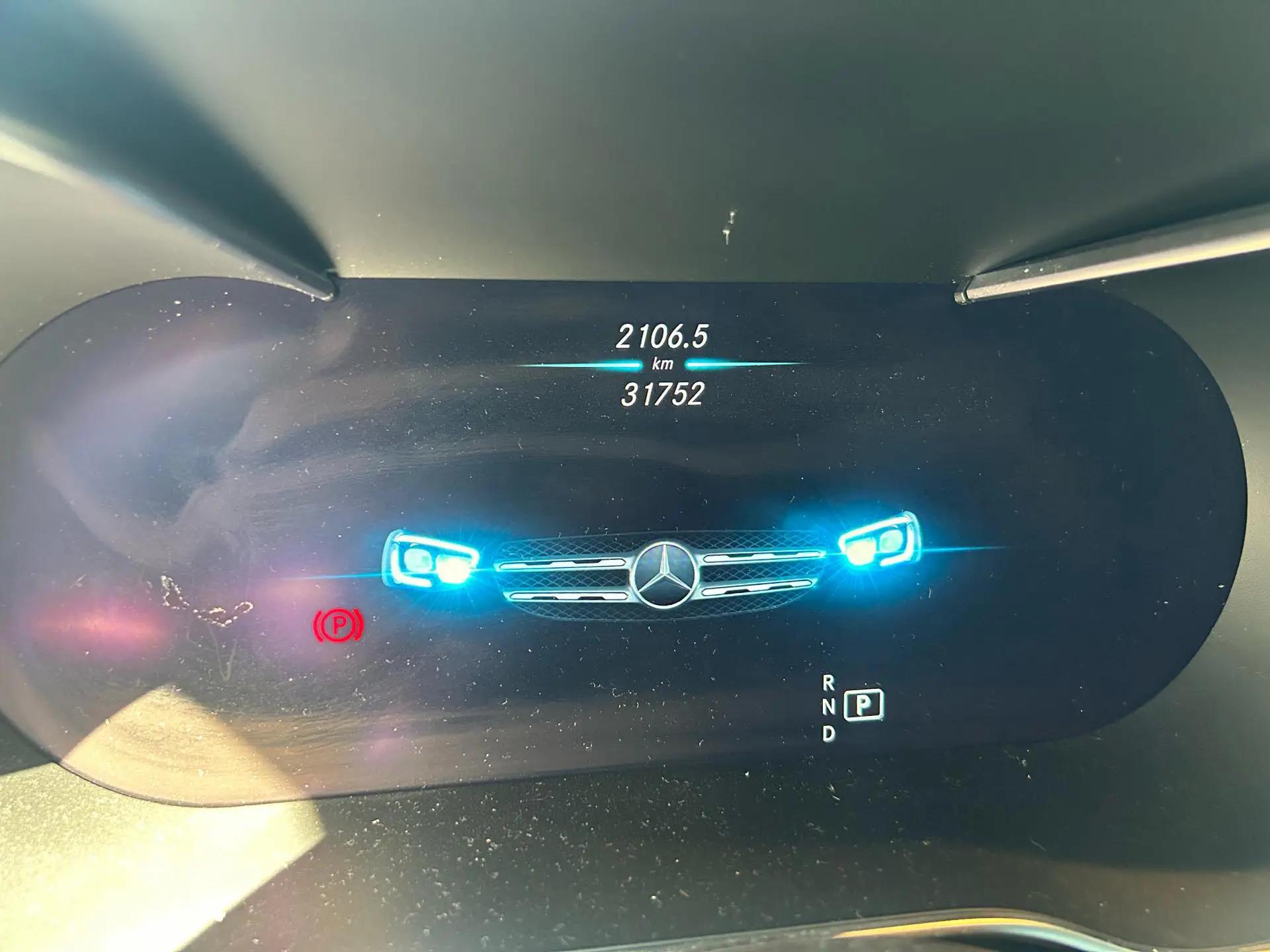 Mercedes Benz GLC 2022 changed to three GLC 260 L 4MATIC dynamic 6