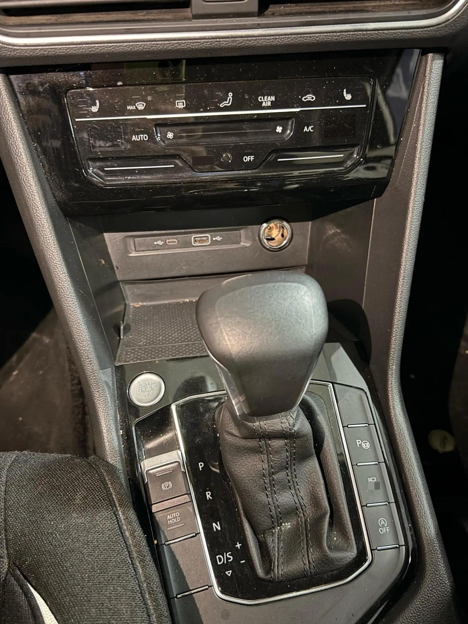 Volkswagen 2023 Tiguan L R-Line 2.0TSI 330TSI Front-Wheel Drive R-Line Prestige Edition (Facelift) Automatic 10
