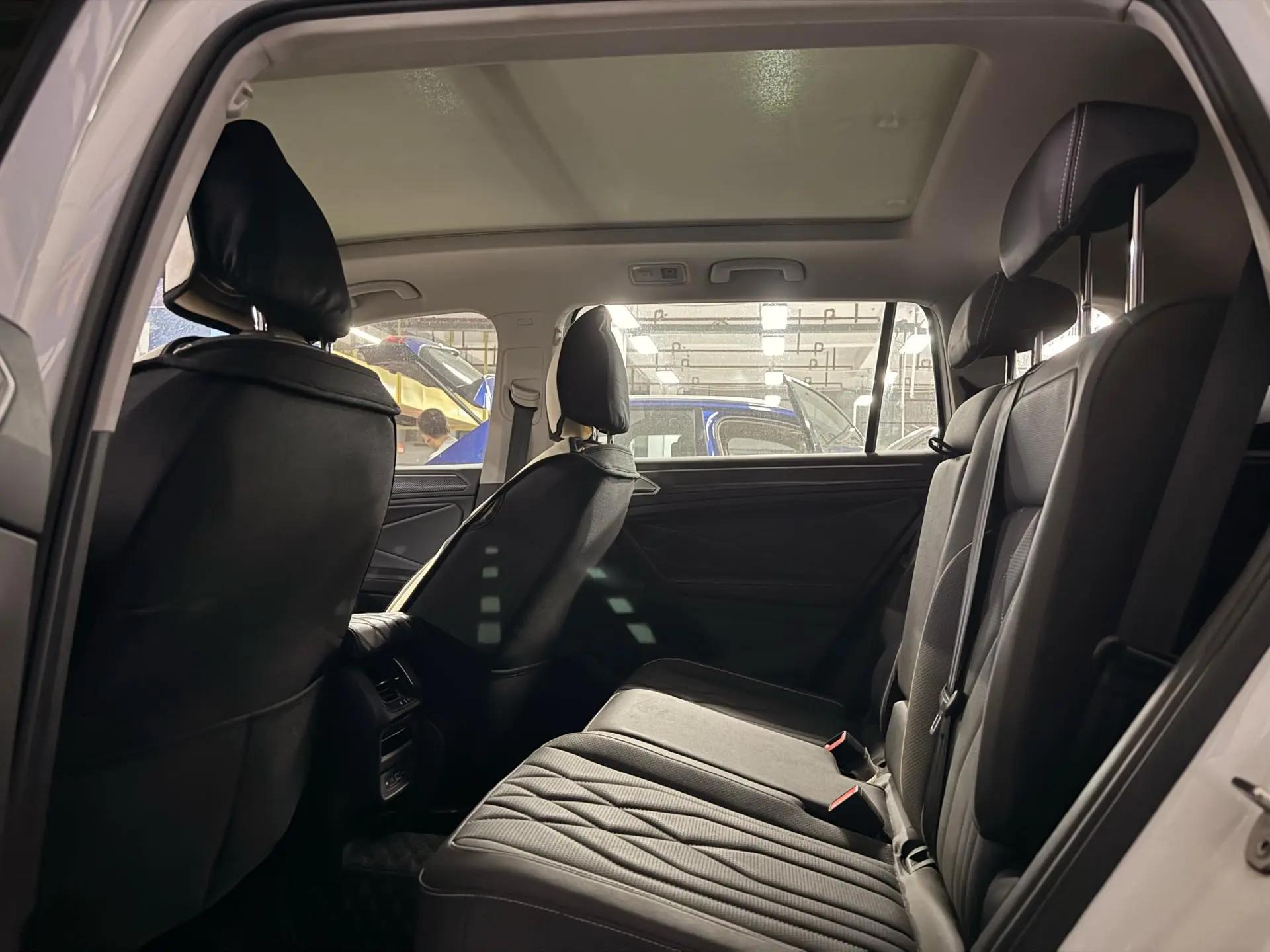 Volkswagen 2023 Tiguan L R-Line 2.0TSI 330TSI Front-Wheel Drive R-Line Prestige Edition (Facelift) Automatic 3