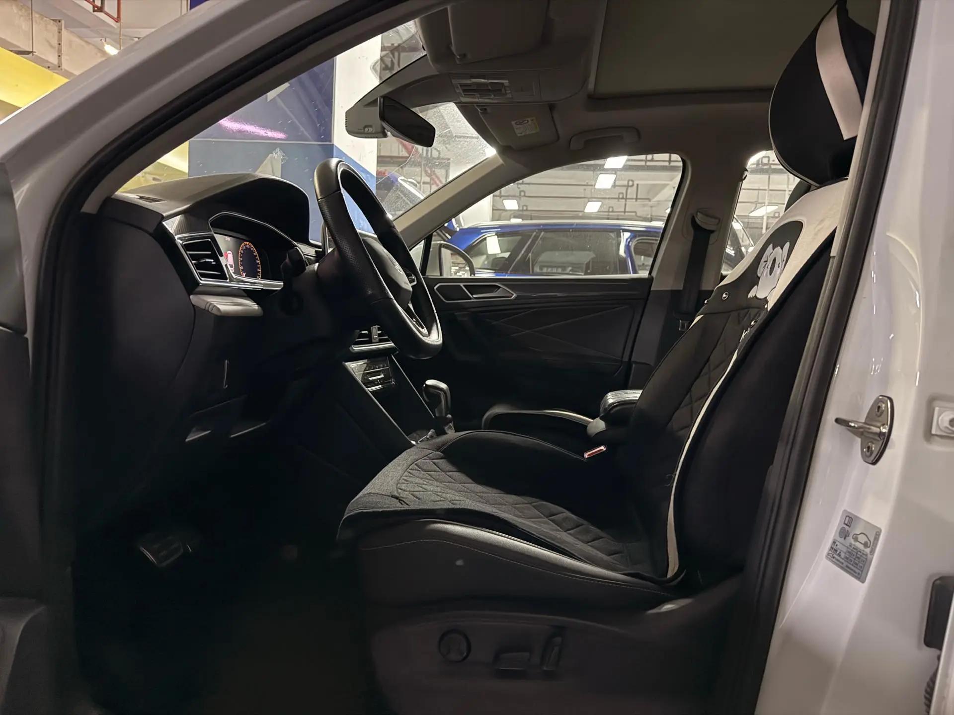 Volkswagen 2023 Tiguan L R-Line 2.0TSI 330TSI Front-Wheel Drive R-Line Prestige Edition (Facelift) Automatic 4