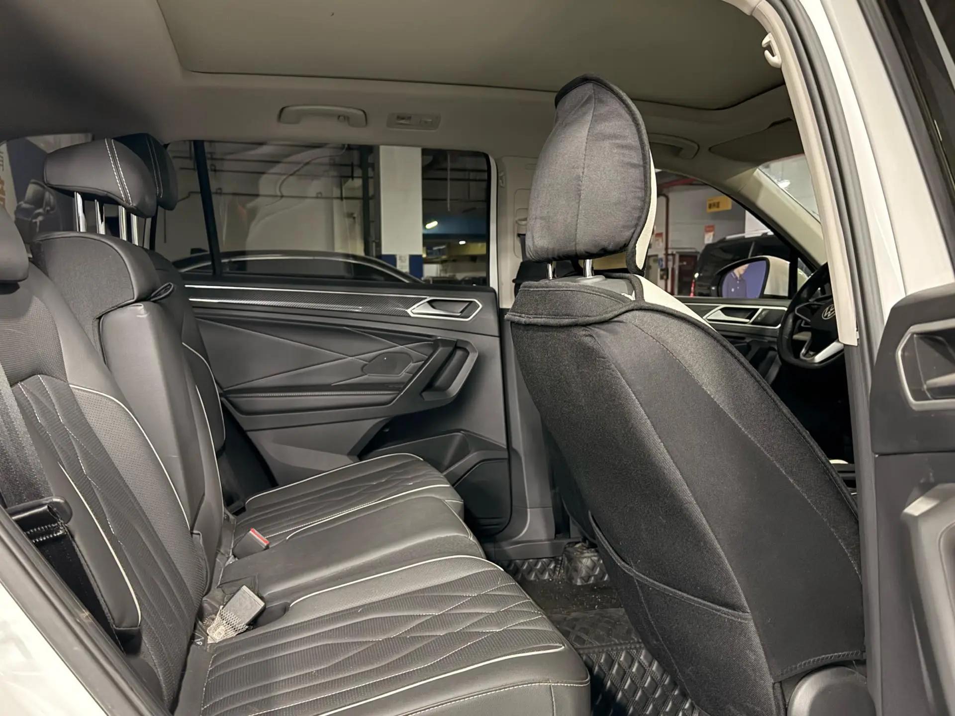 Volkswagen 2023 Tiguan L R-Line 2.0TSI 330TSI Front-Wheel Drive R-Line Prestige Edition (Facelift) Automatic 5