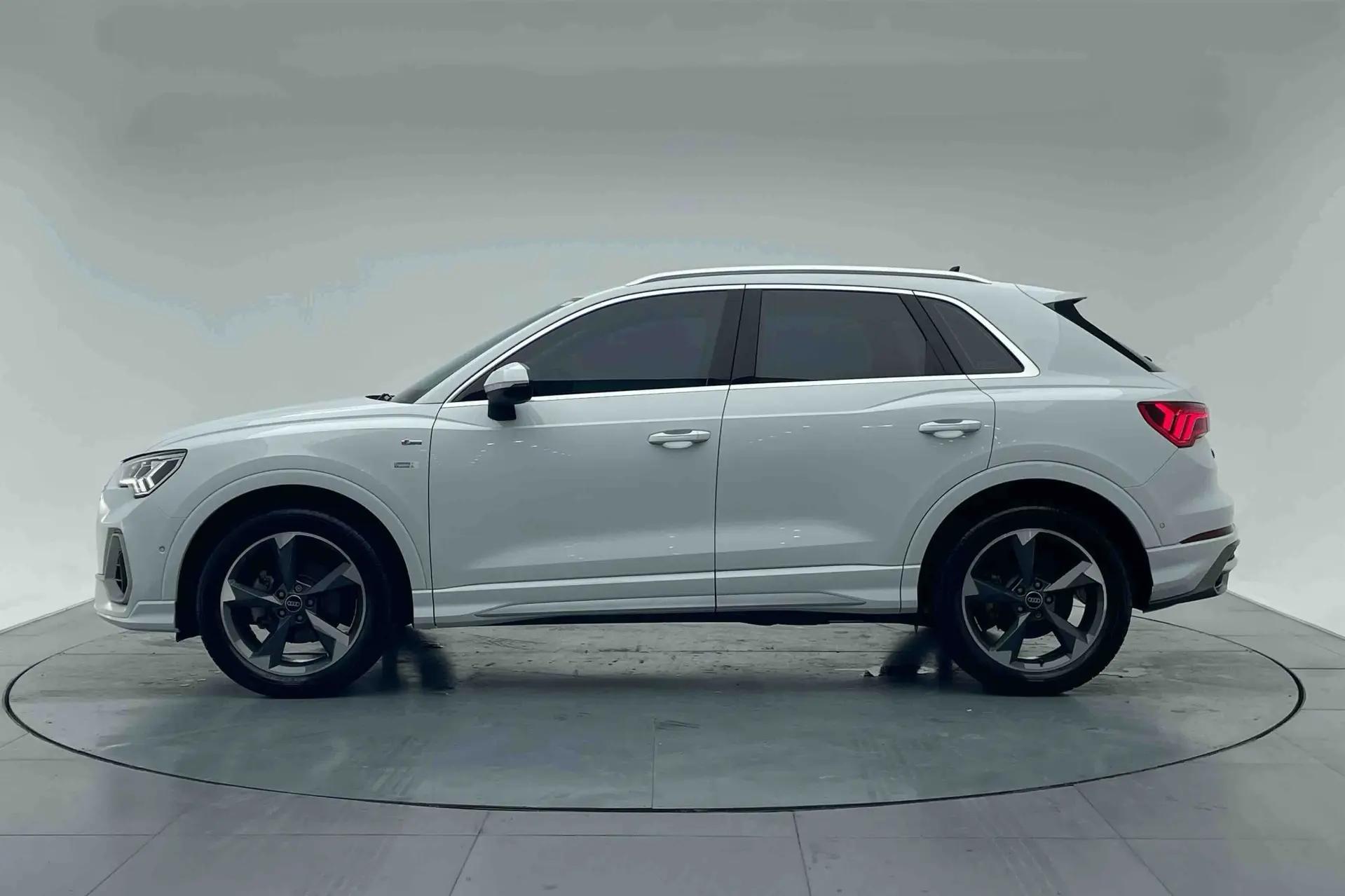 Audi Q3 2022 35 TFSI Fashion Dynamic 3