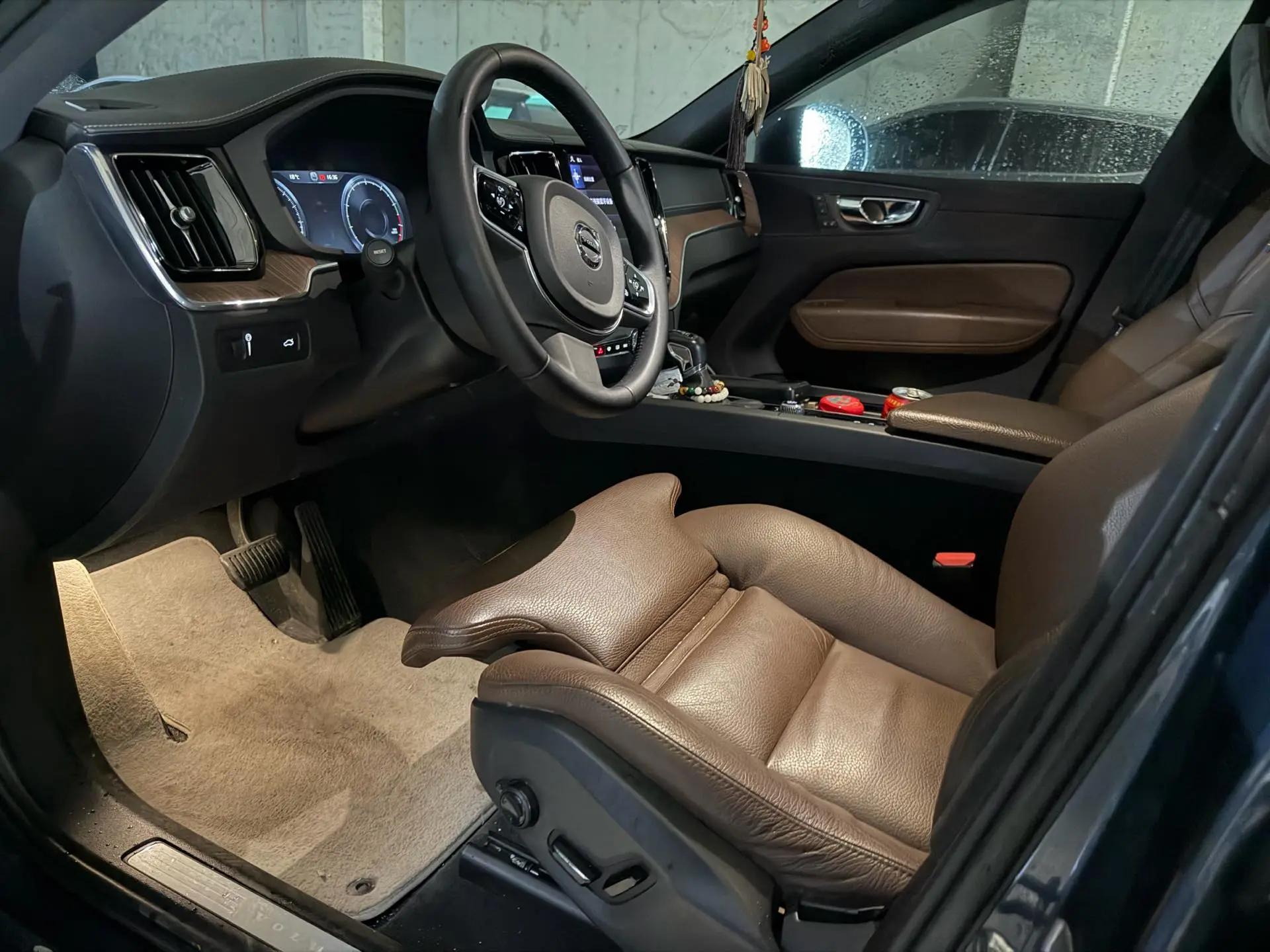 Volvo XC60 2021 T5 4WD Zhiyuan Deluxe Edition 3