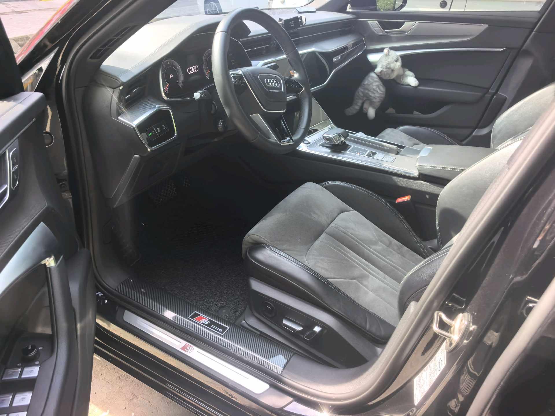 Audi A6L 2022 model changed to 45 TFSI dynamic model 4