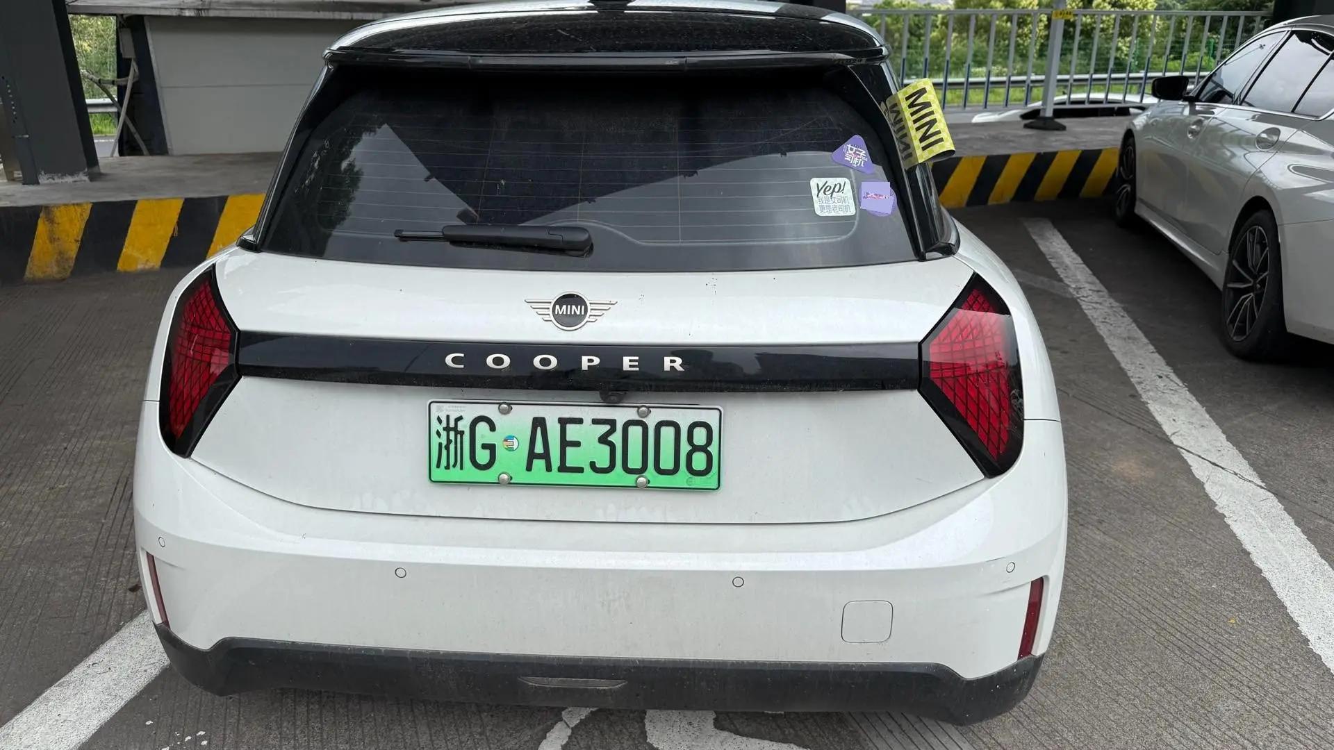 MINI 2025 Mini Cooper E 456km Cooper E Classic Automatic 3