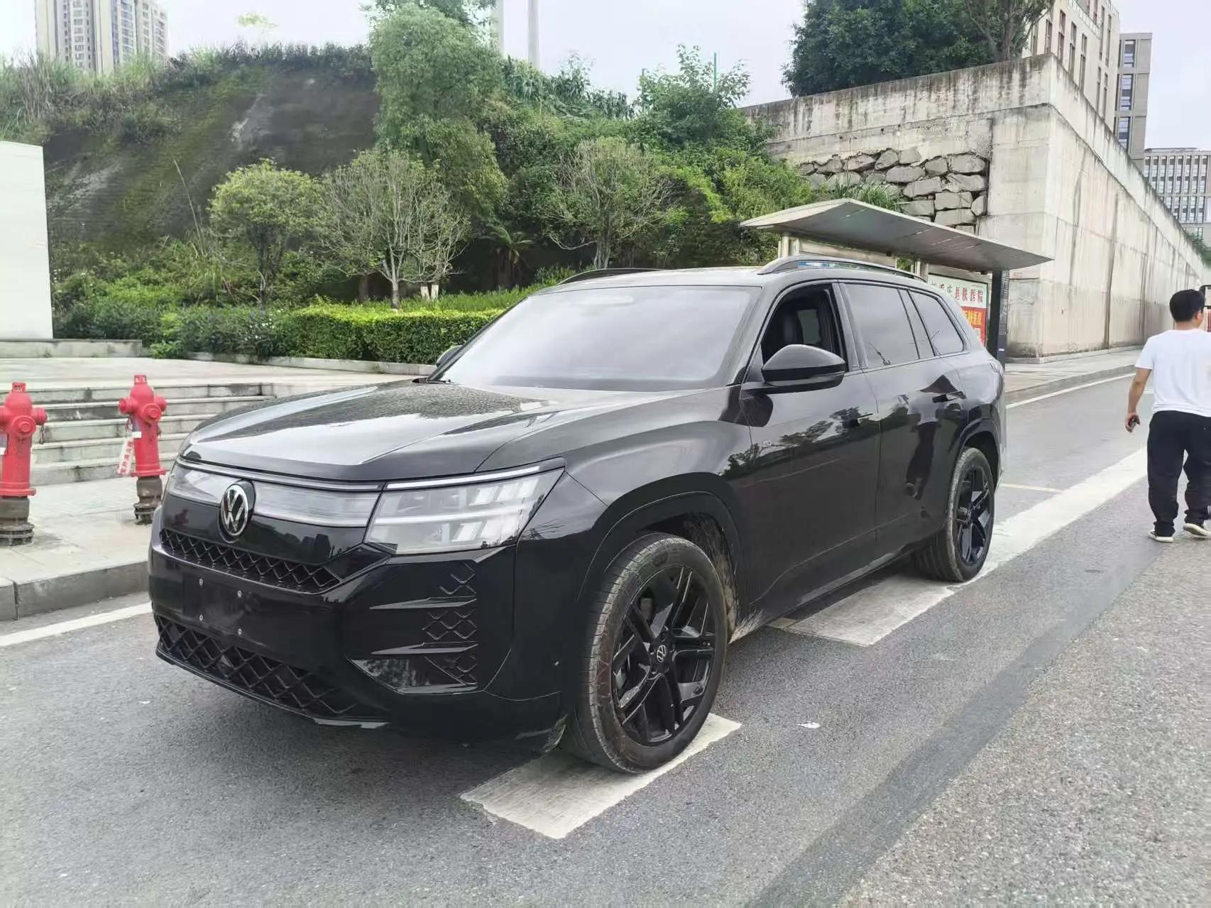 Open image lightbox: Volkswagen 2025 Tharu Pro 2.0TSI 450TSI Four-Wheel-Drive Summit Edition Automatic