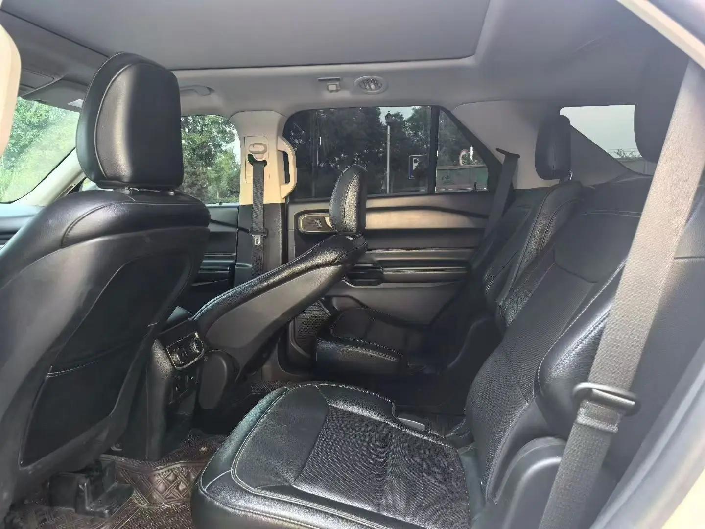 Explorer 2020 EcoBoost 285 4-wheel drive titanium version 6 seats 8